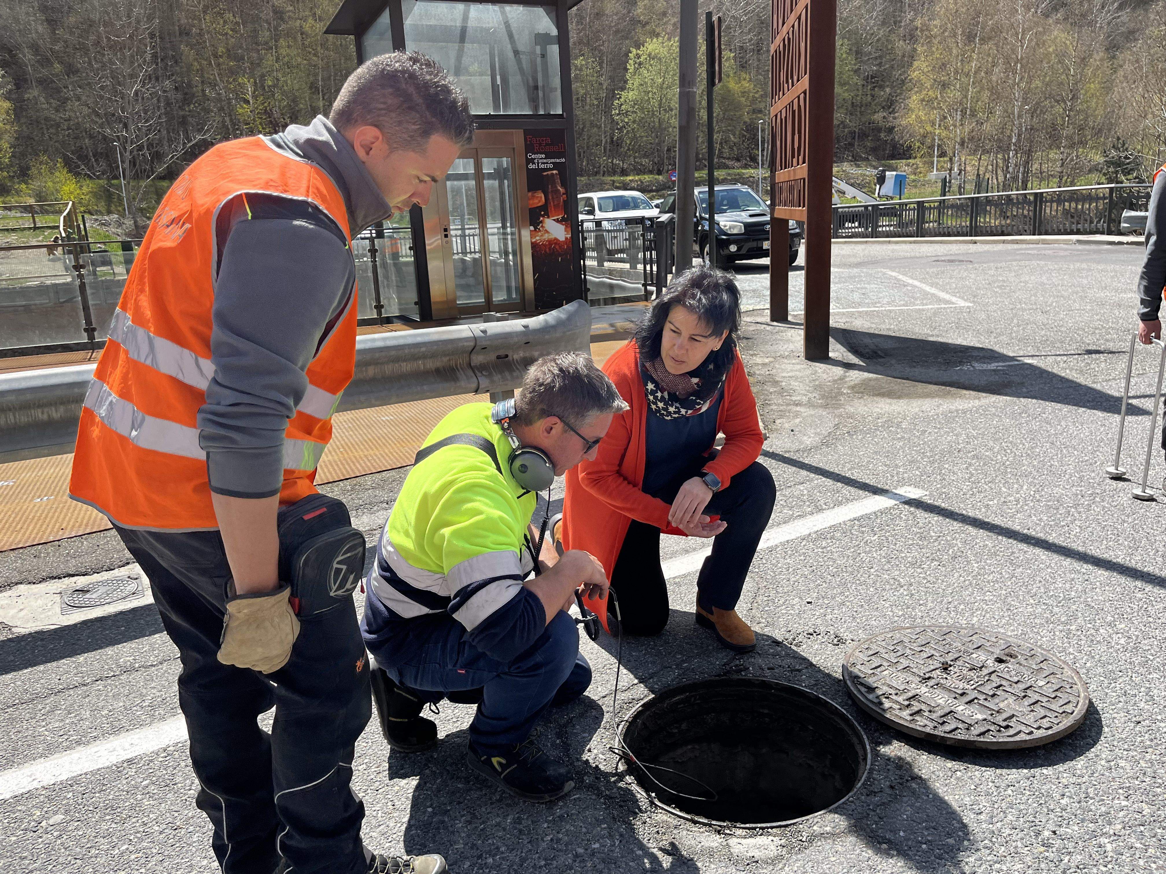 Els tècnics començant amb el diagnòstic. Els tècnics començant amb el diagnòstic.