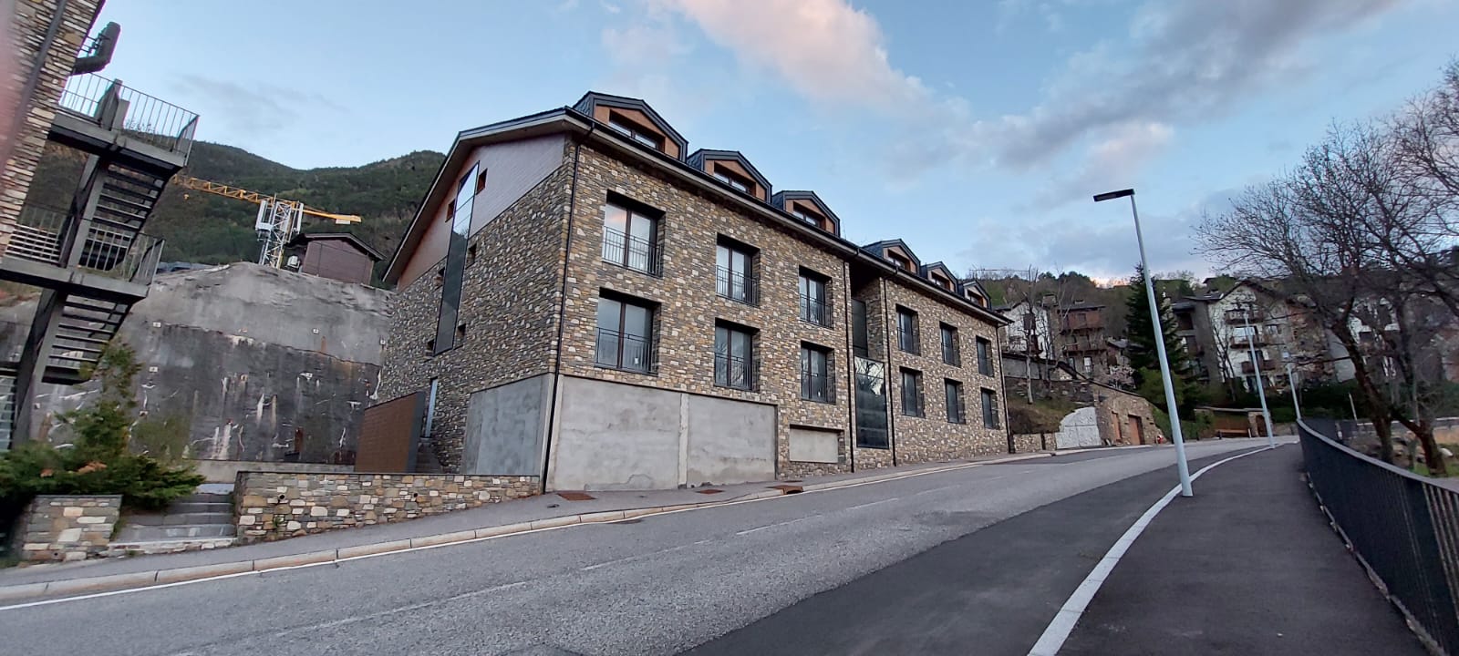 Un dels edificis, al coll d'Ordino, on hi han d'anar pisos de lloguer.