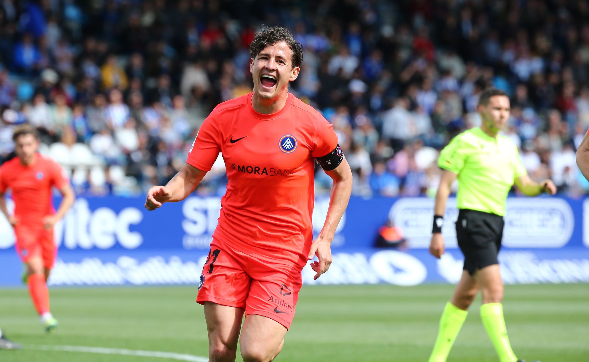 El capità de l'FC Andorra, Rubén Bover,c elebrant el gol contra la Ponferradina