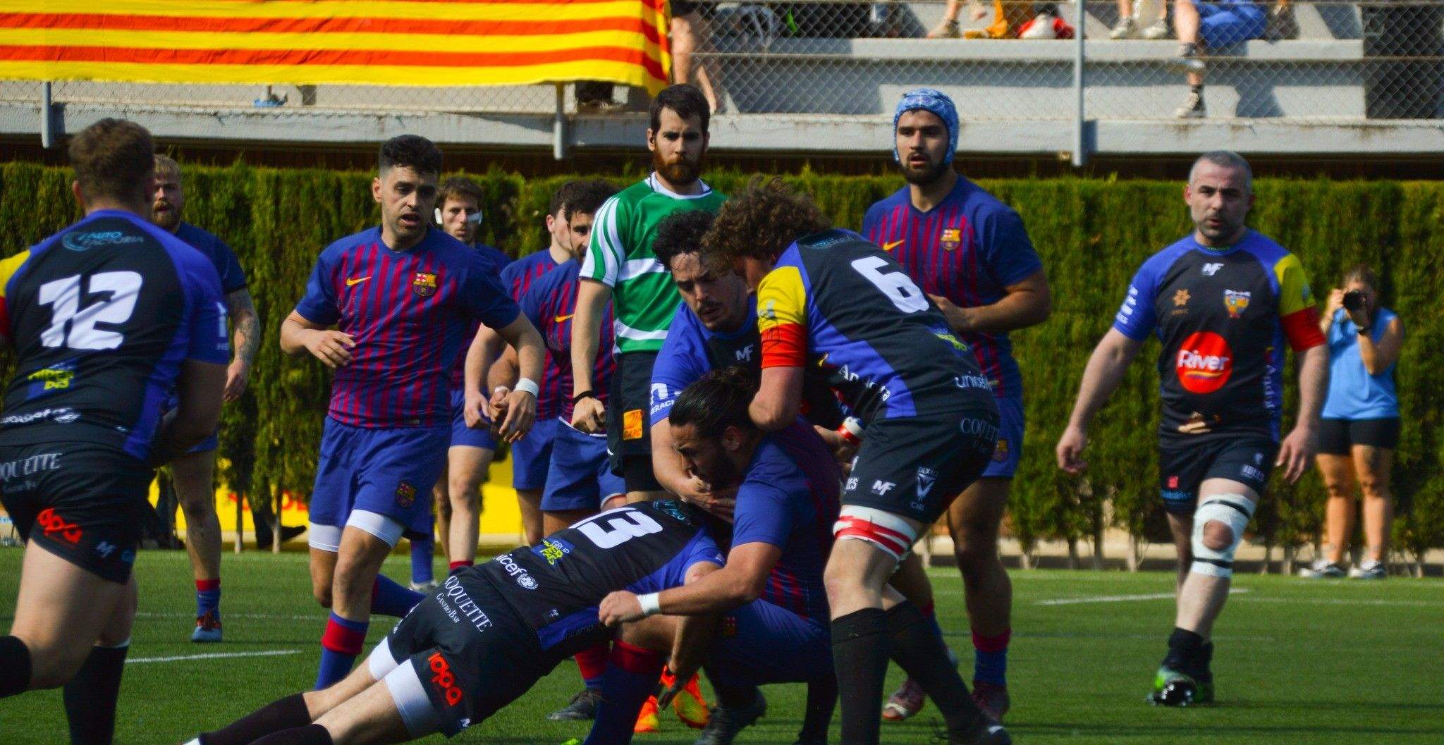 Una jugada de la final del campionat de Catalunya entre el VPC i el Barça Blau.
