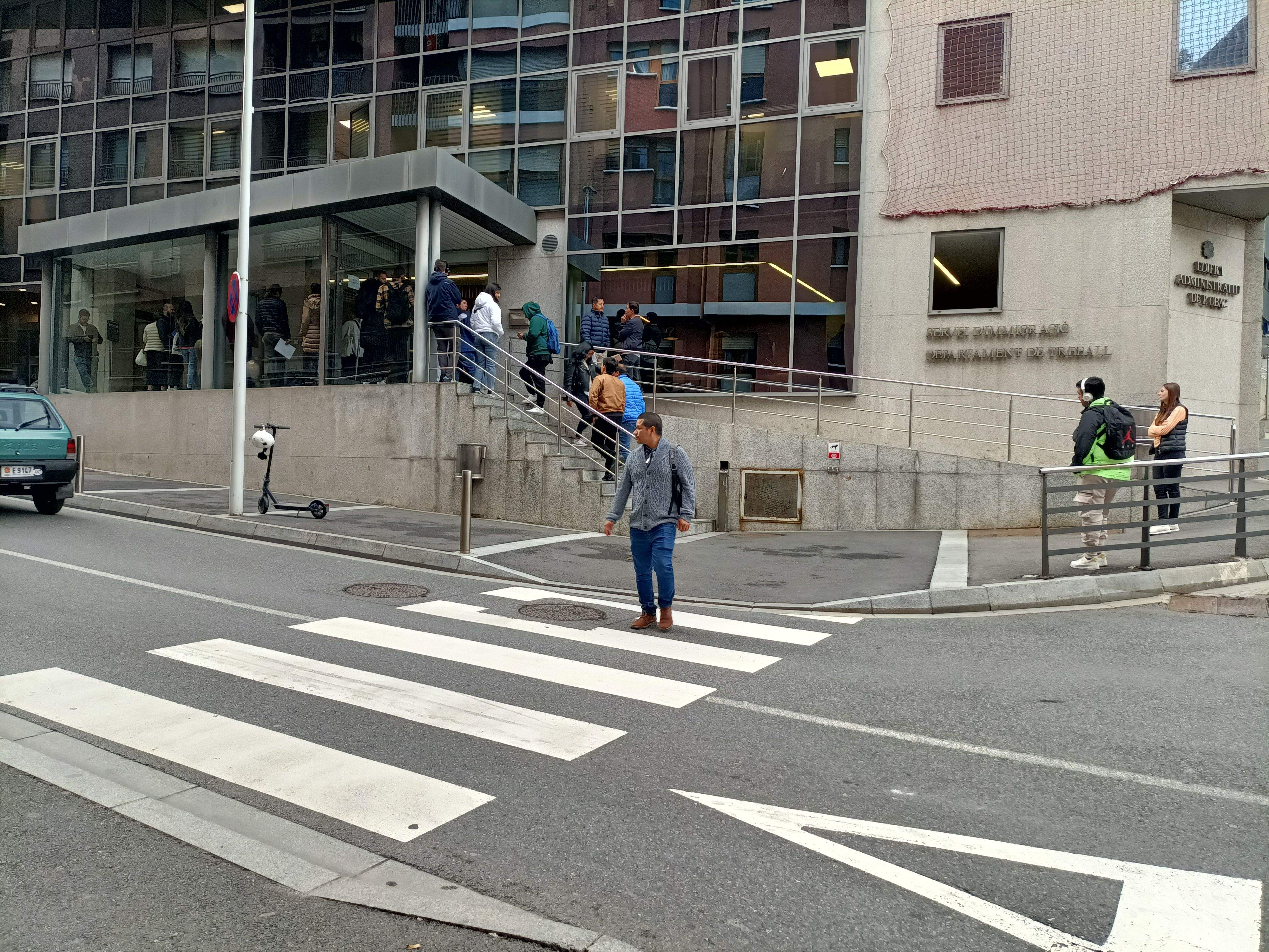 Cues al Servei d'Immigració