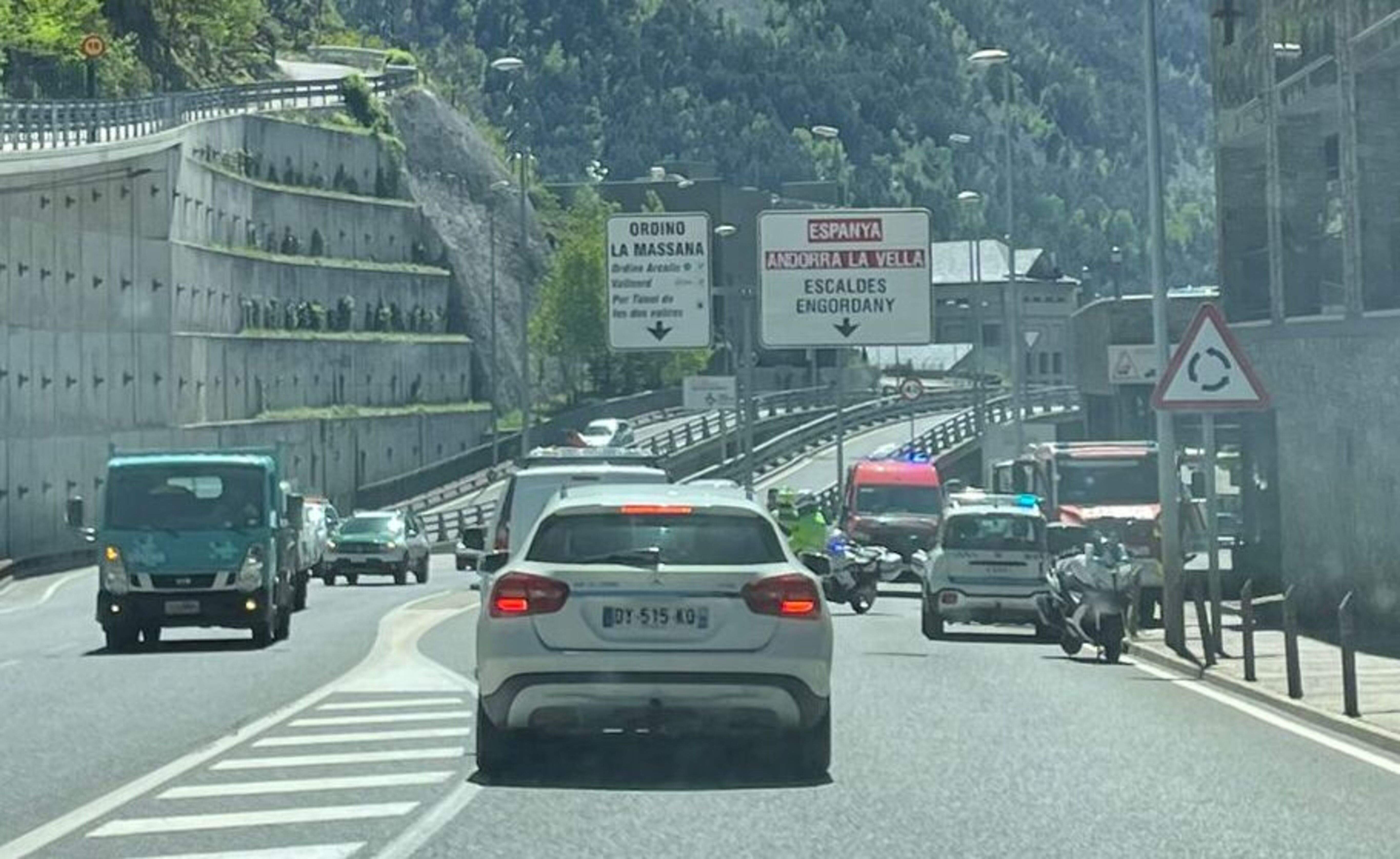 Imatge de la mobilització a la zona arran de l'accident.