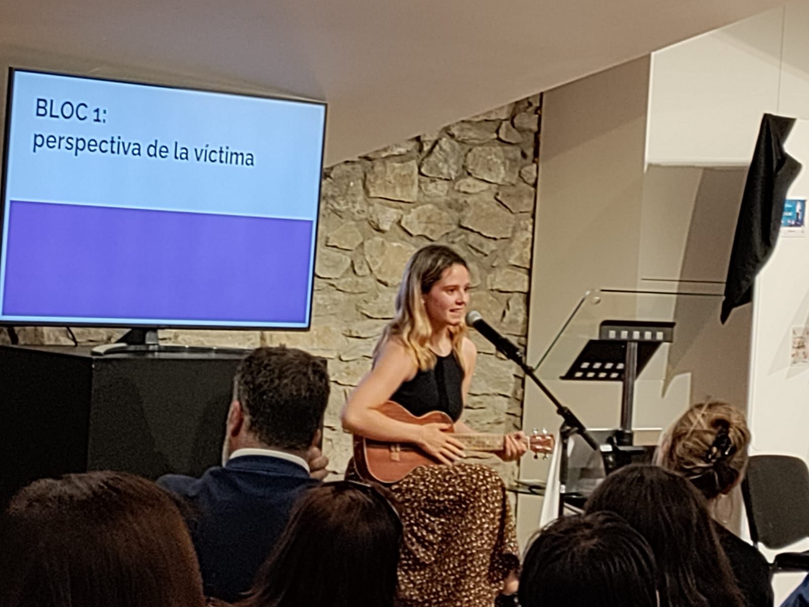 L'acte ha comptat amb una actuació musical. L'acte ha comptat amb una actuació musical.