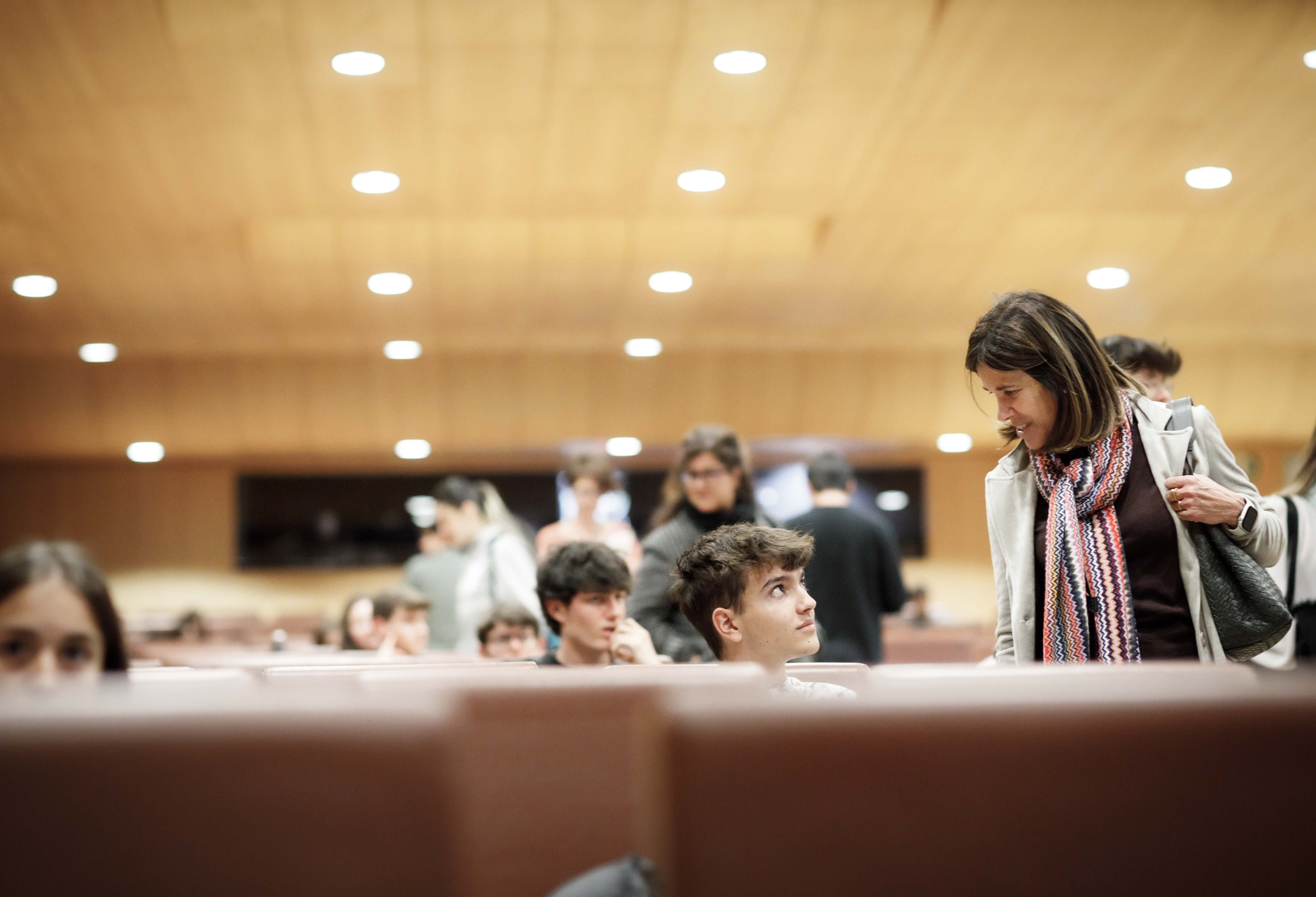La ministra Ester Vilarrubla visitant els estudiants just abans d'iniciar les POB. La ministra Ester Vilarrubla visitant els estudiants just abans d'iniciar les POB.