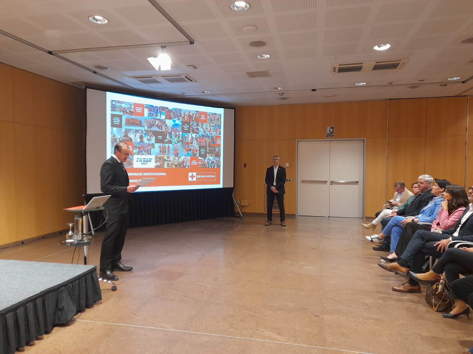 Josep Pol i Jordi Fernández presentant el balanç de Creu Roja