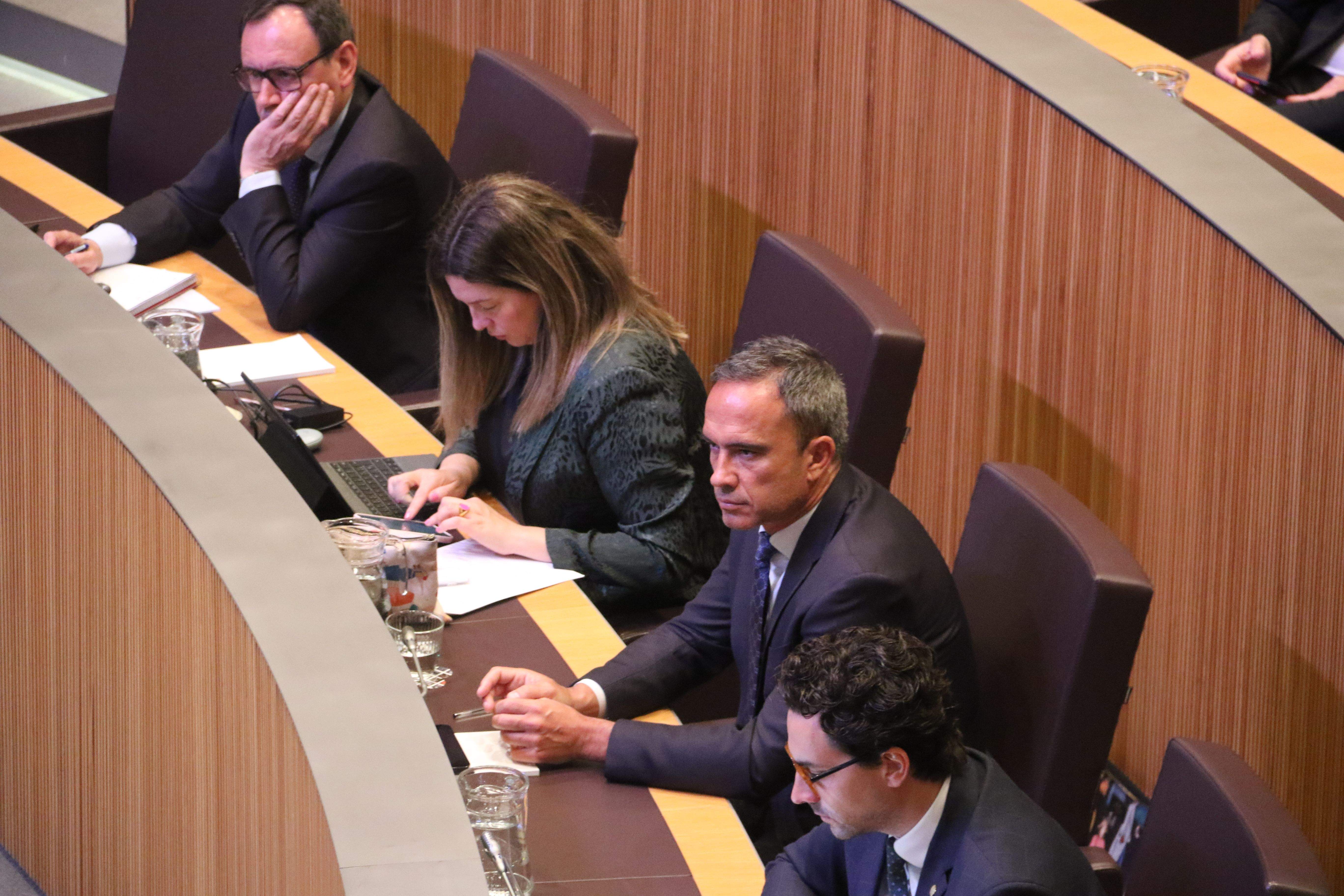 Jordi Jordana, Maria Martisella, Alain Cabanes i Guillem Casal durant el debat d'investidura.