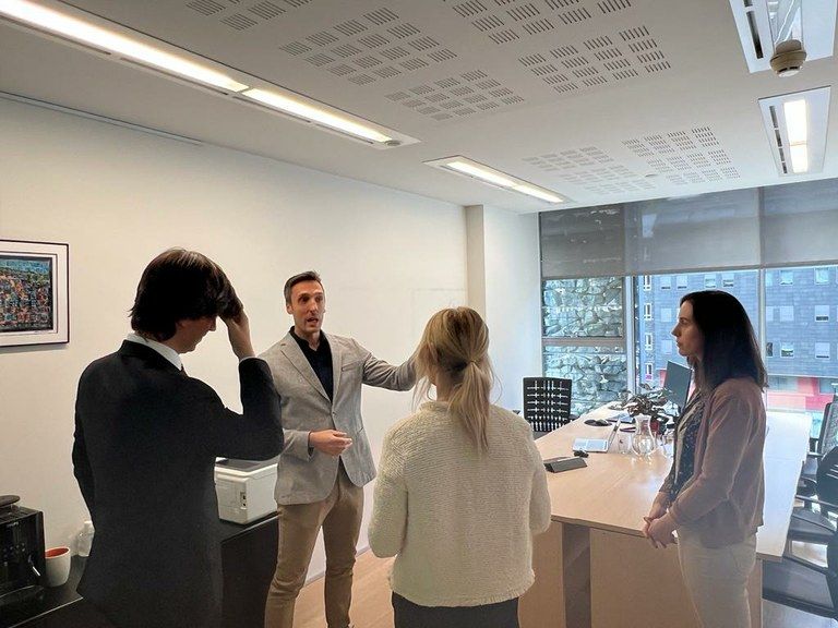 Ensenya visita Aqua La portaveu del Sindicat, Rebeca Bonache.