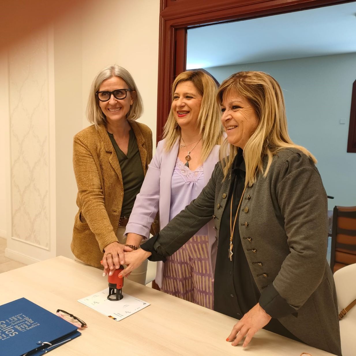 Judit Gaset, Leire Díez i Montserrat Planelles durant l'acte d'aquest dimecres a Encamp.