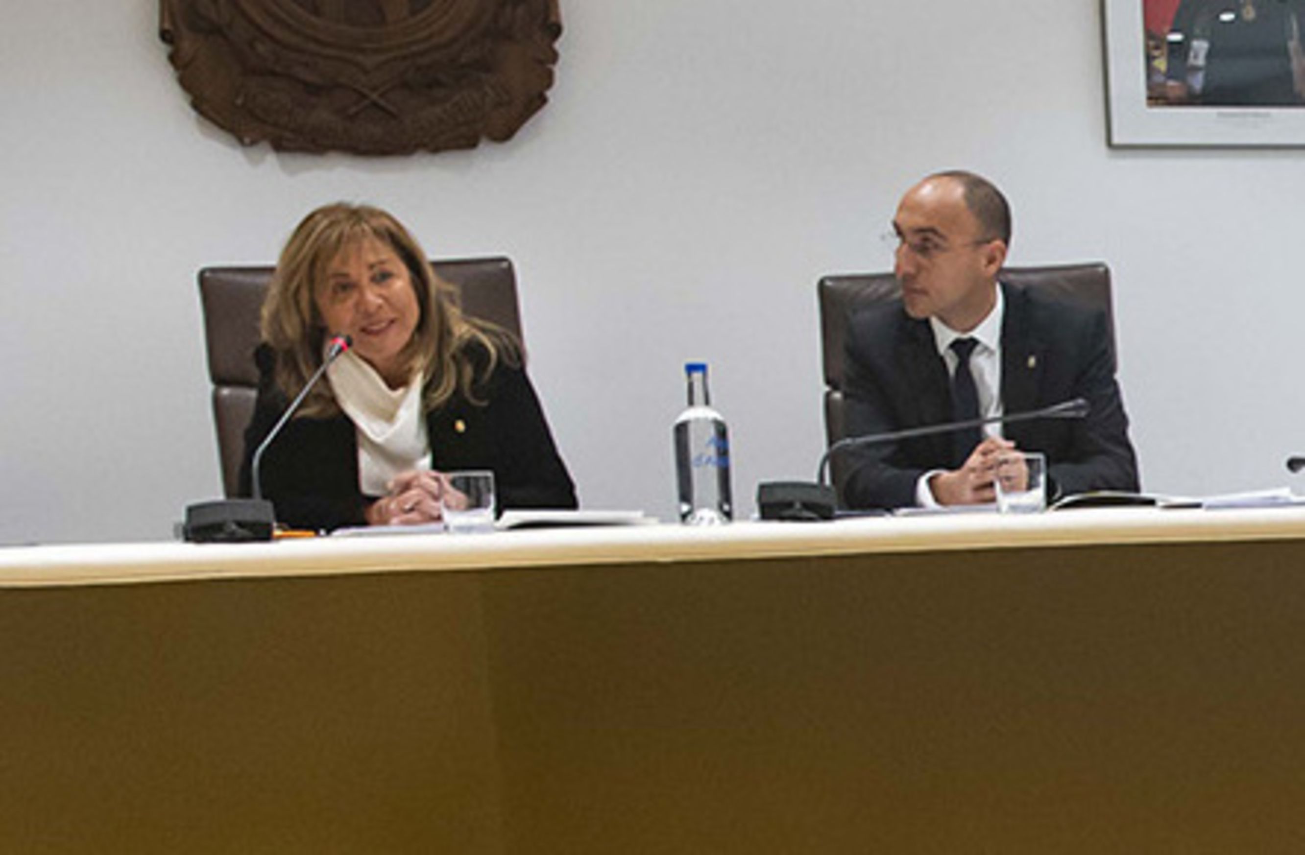 Jordi Puy al costat de Conxita Marsol en una sessió de consell de comú a final del mandat 2016-2019.