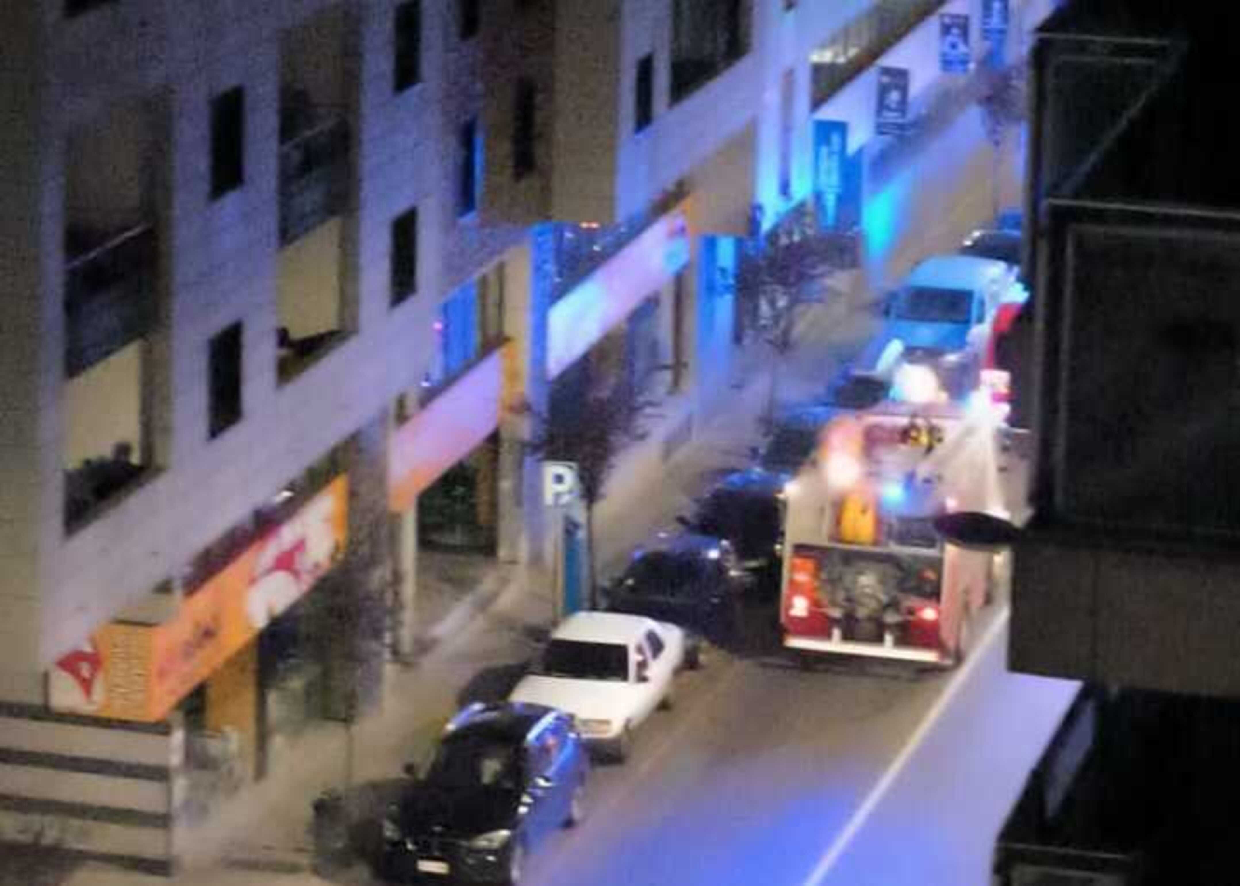 Un camió de bombers a l'avinguda Francesc Cairat aquesta passada matinada,