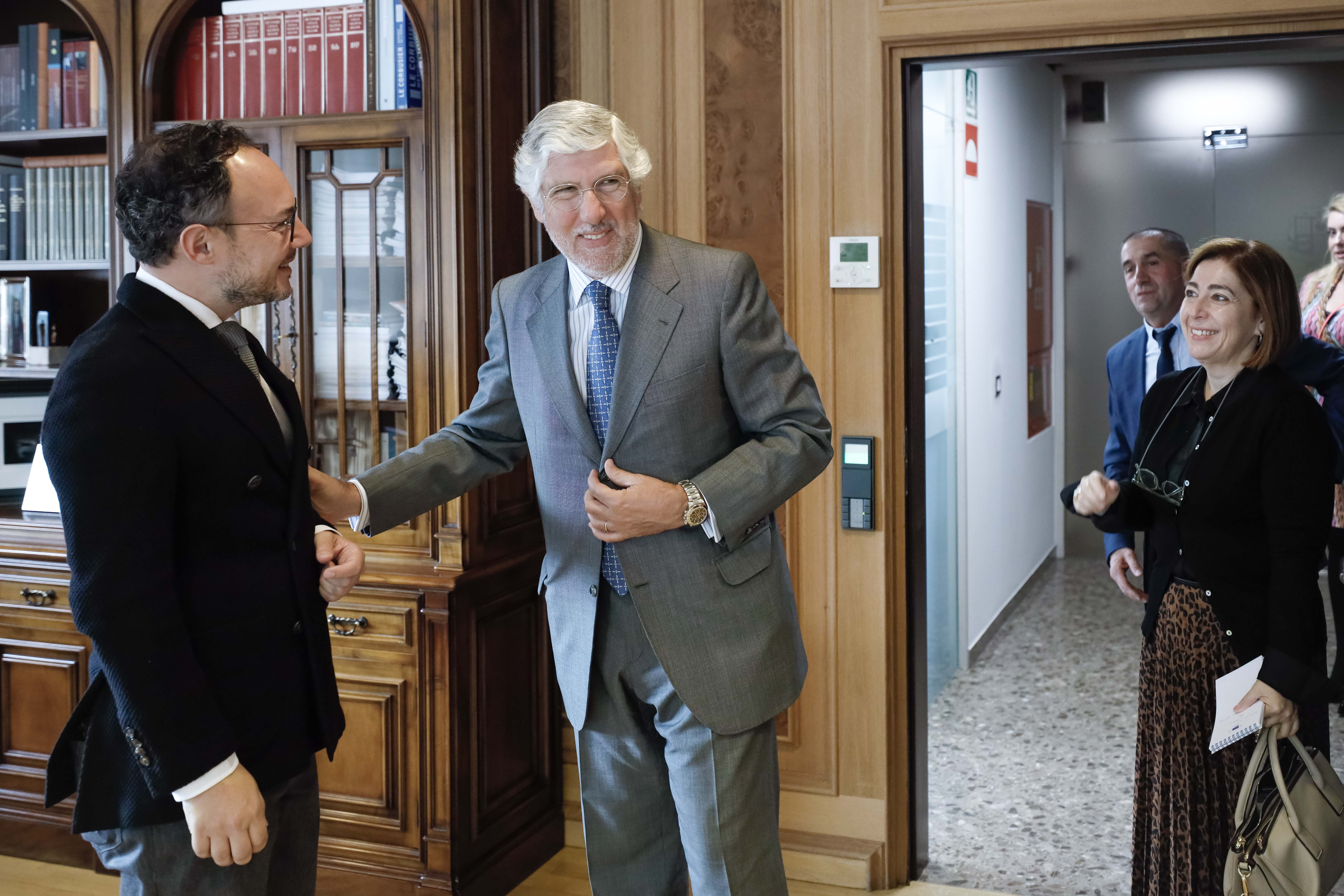 João Antonio Mira Gomes en arribar al despatx del cap de Govern, Xavier Espot.