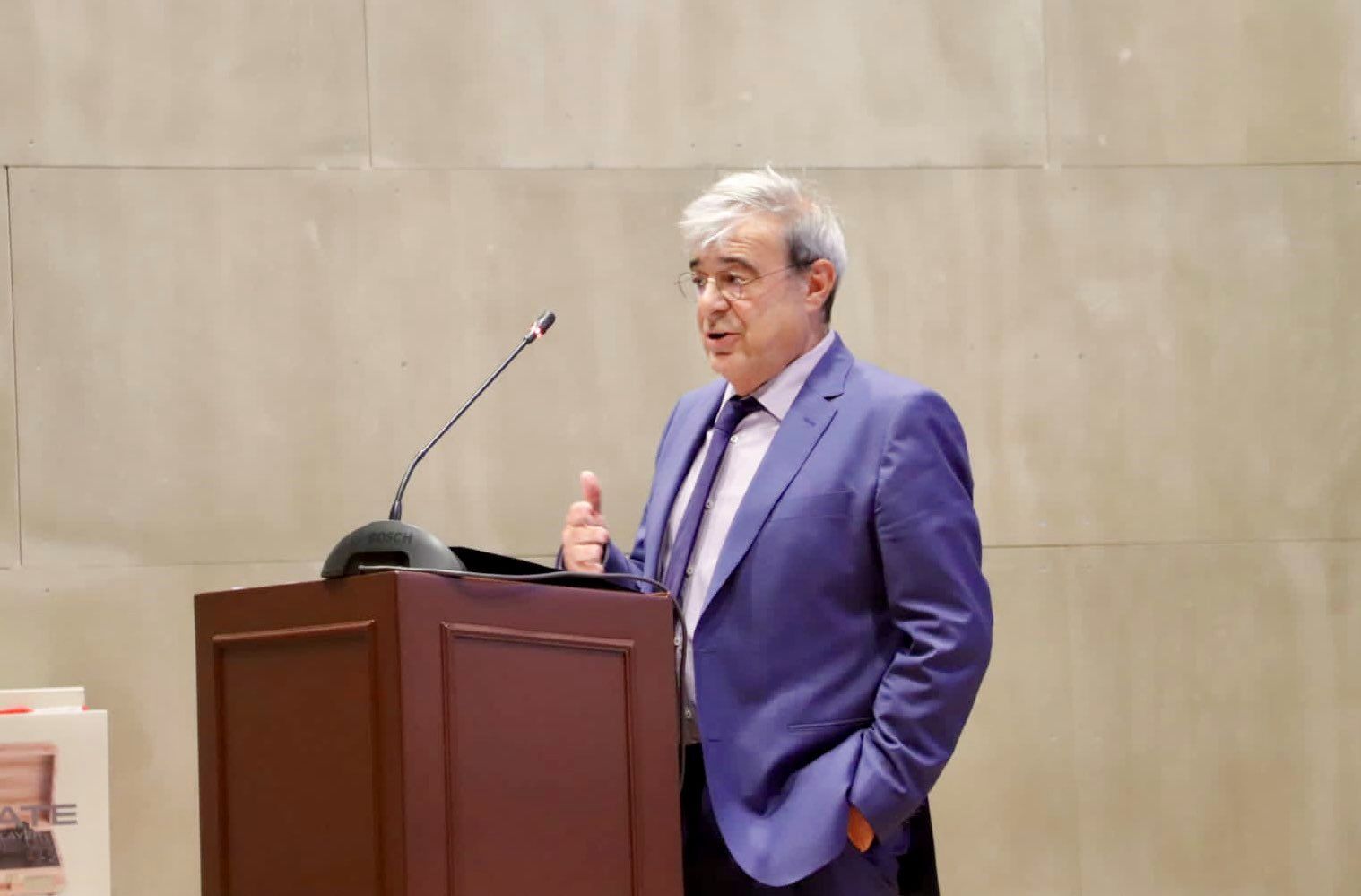 Ladislau Baró durant el discurs d'entrega dels guardons del premi de relat Coca-Cola aquest dimecres a Aixovall.