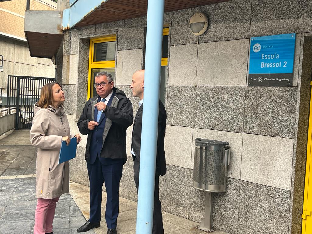 Moment que es va concedir el distintiu de connexió a la xarxa de calor per a l'escola bressol 2.   