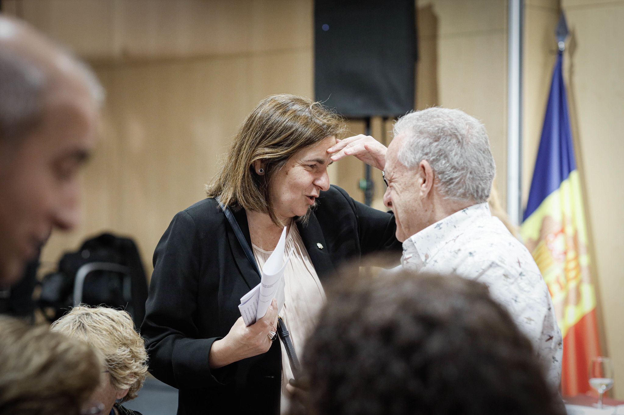 Trini Marín conversa amb un assistent a l'Assemblea General Ordinària de la Federació de la Gent Gran d'aquest dijous a Andorra la Vella. Trini Marín conversa amb un assistent a l'Assemblea General Ordinària de la Federació de la Gent Gran d'aquest dijous a Andorra la Vella.