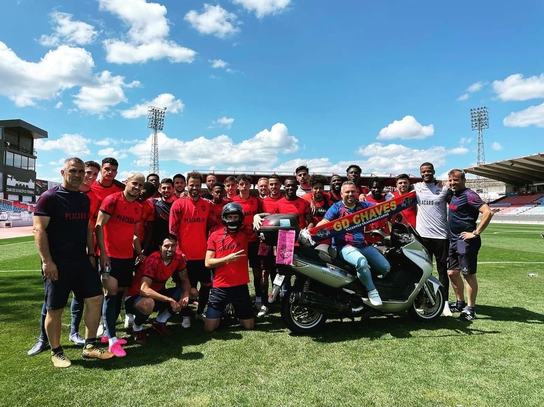 L'equip al complert amb Fabio Graça i la seva 'scooter'.