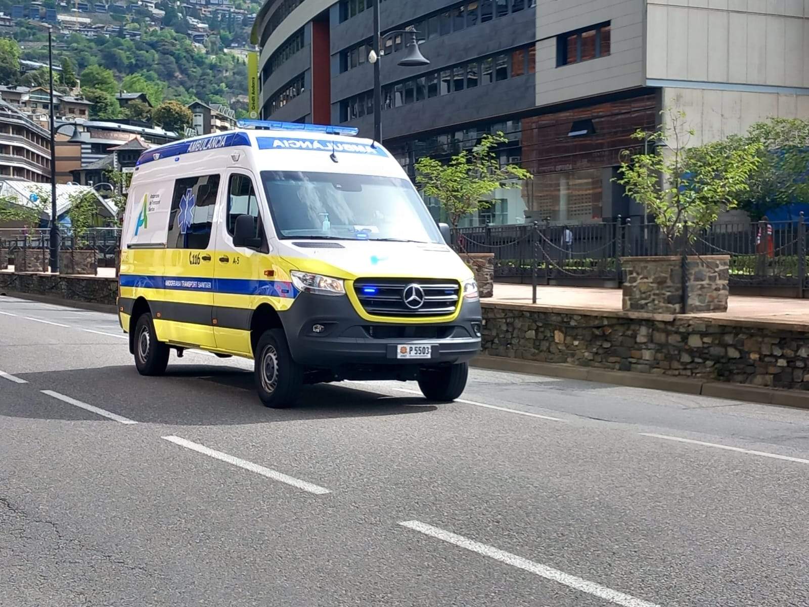 Una ambulància d'Andorrana de Transport Sanitari.