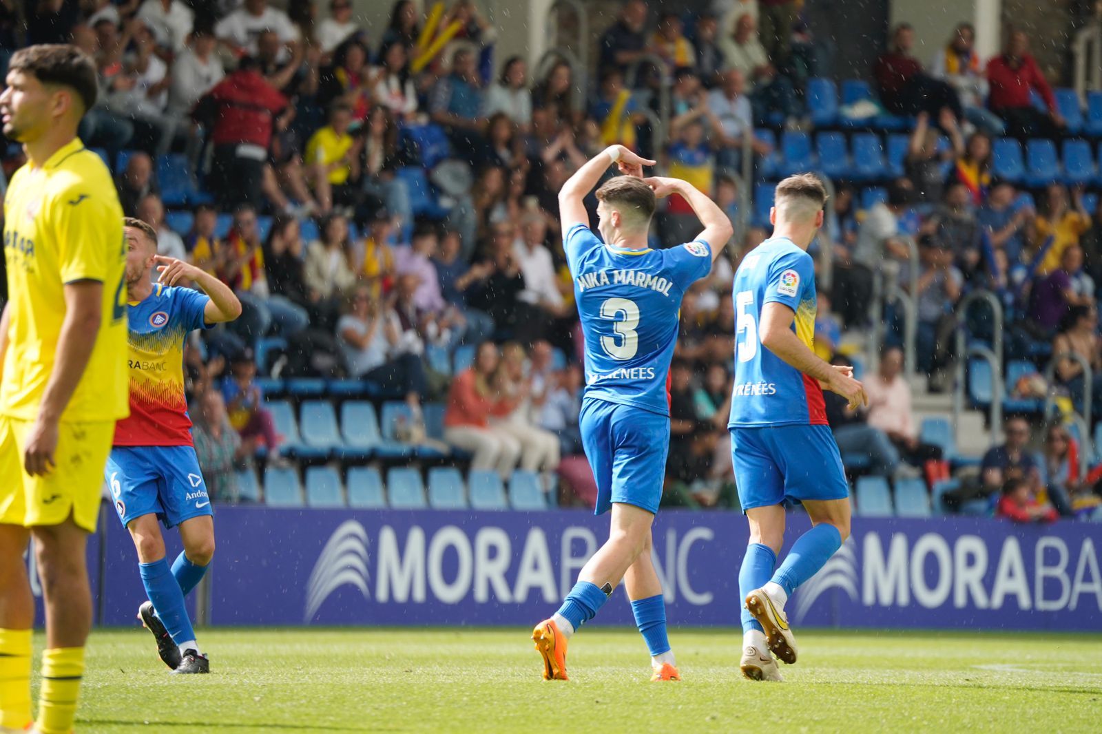 Mika Mármol celebra el gol marcat en la darrera jornada contra el Vila-real B.