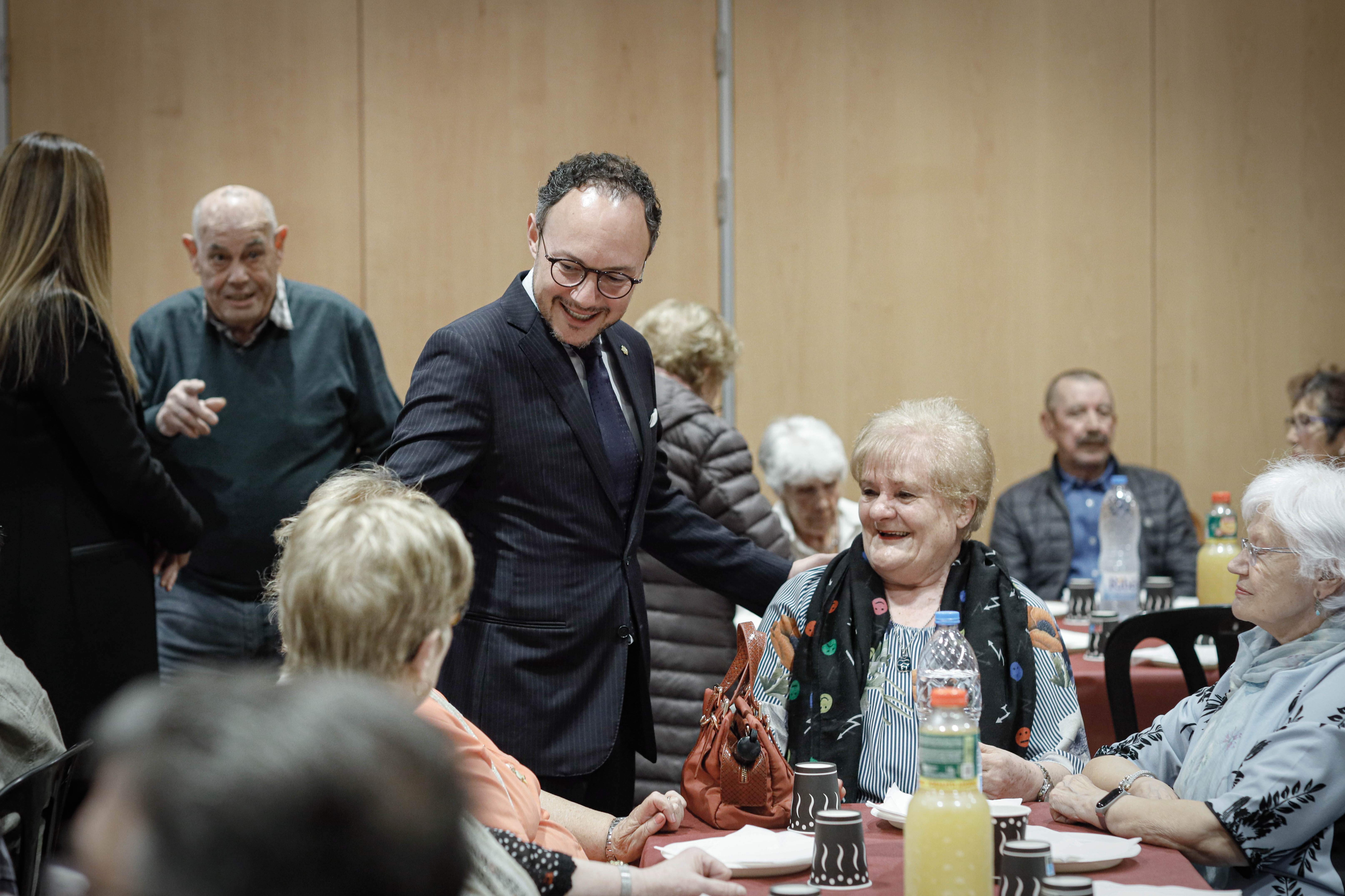 Xavier Espot durant l'assemblea de la gent gran.