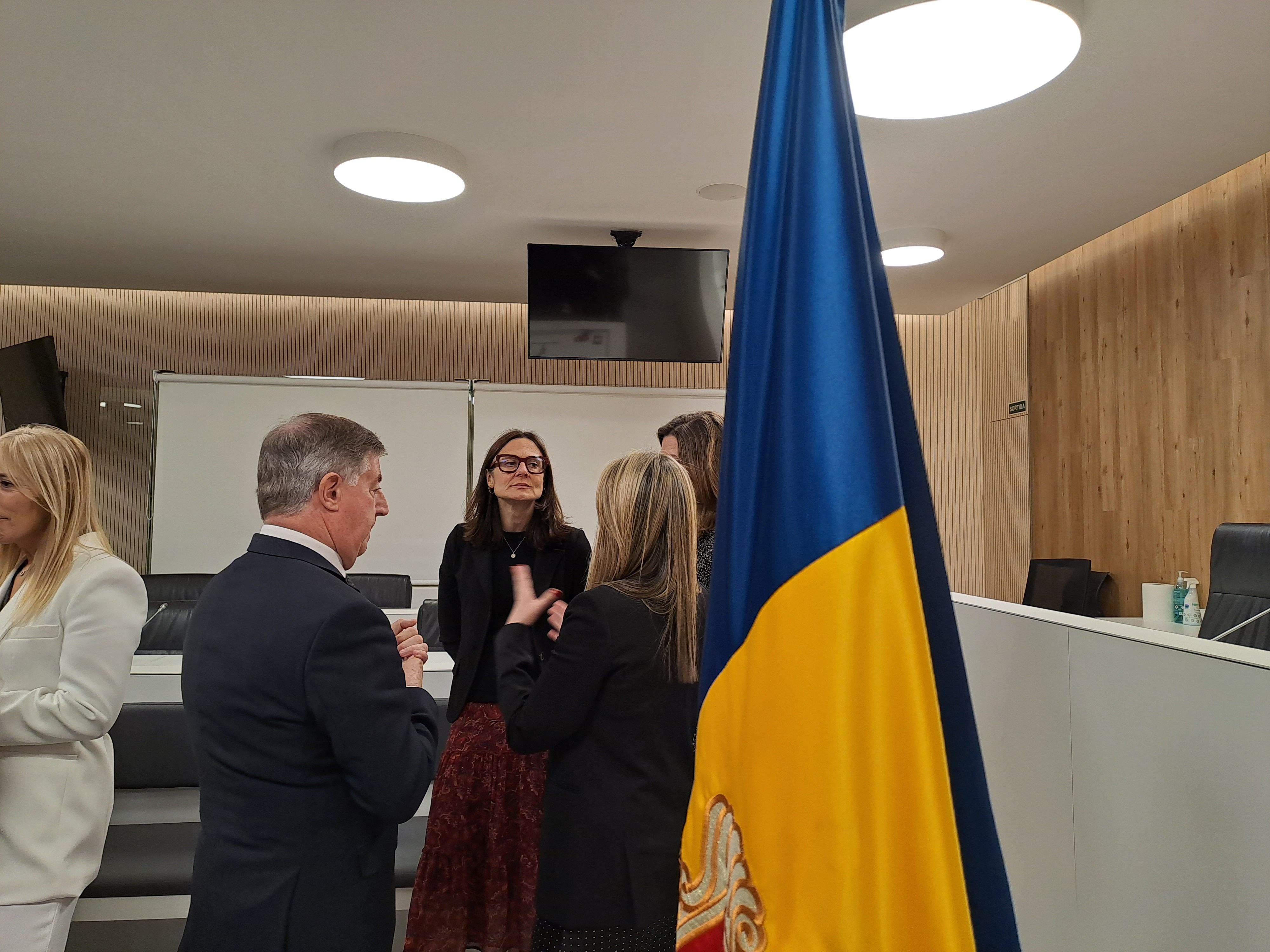 Molné parla amb Casadevall i altres membres del CSJ.