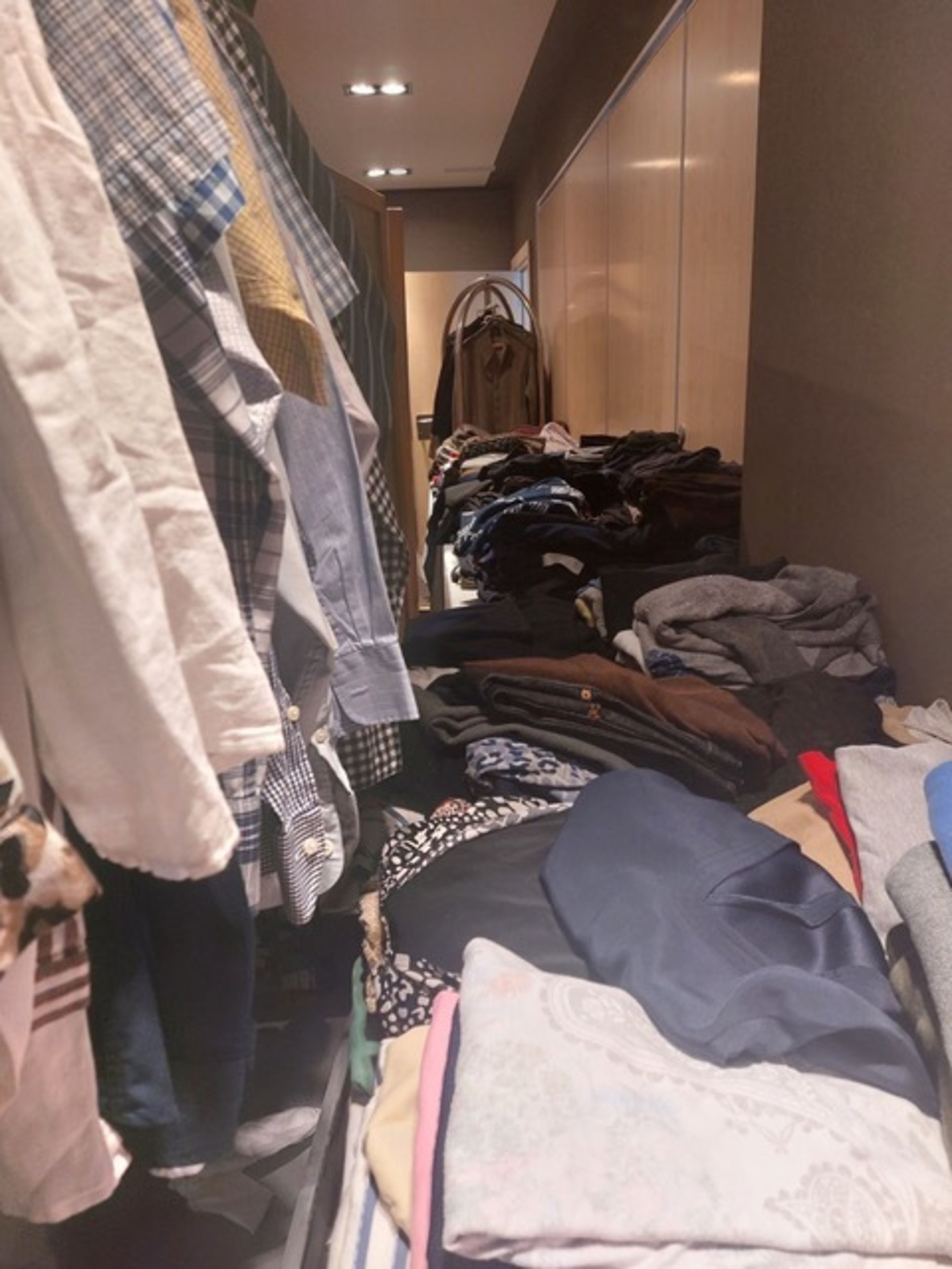 Una de les estances on es guarda roba sovint barrejada.