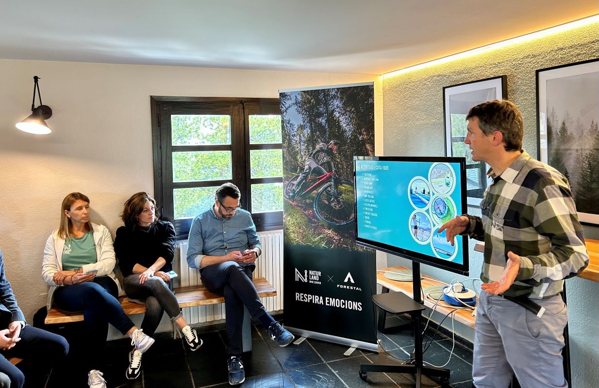 El director de Naturland, Xabier Ajona durant la presentació.