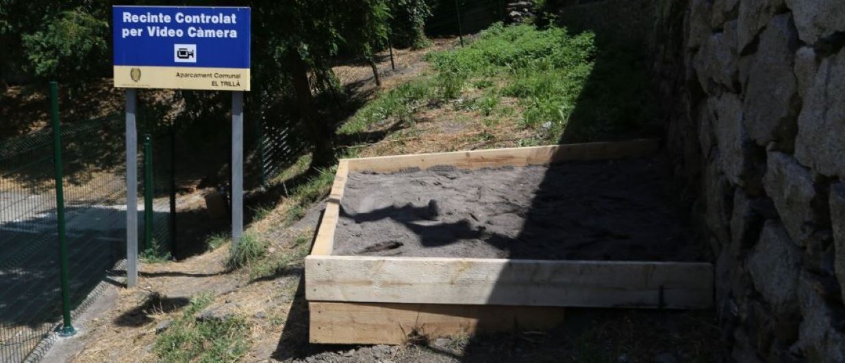 Pipicà a l'aparcament del Trillà.