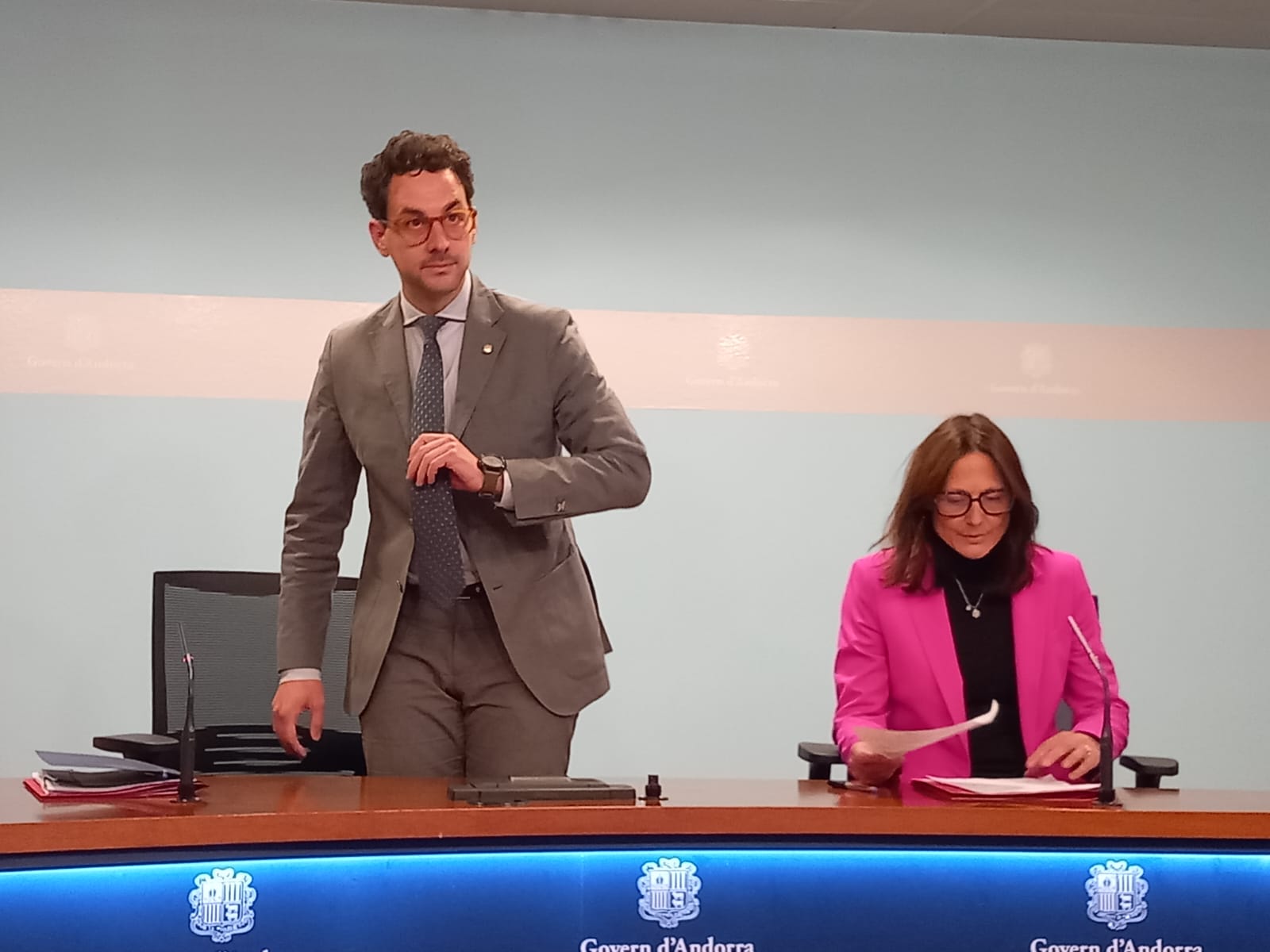 Els ministres Guillem Casal i Ester Molné aquest dimecres a la roda de premsa posterior al consell de ministres.