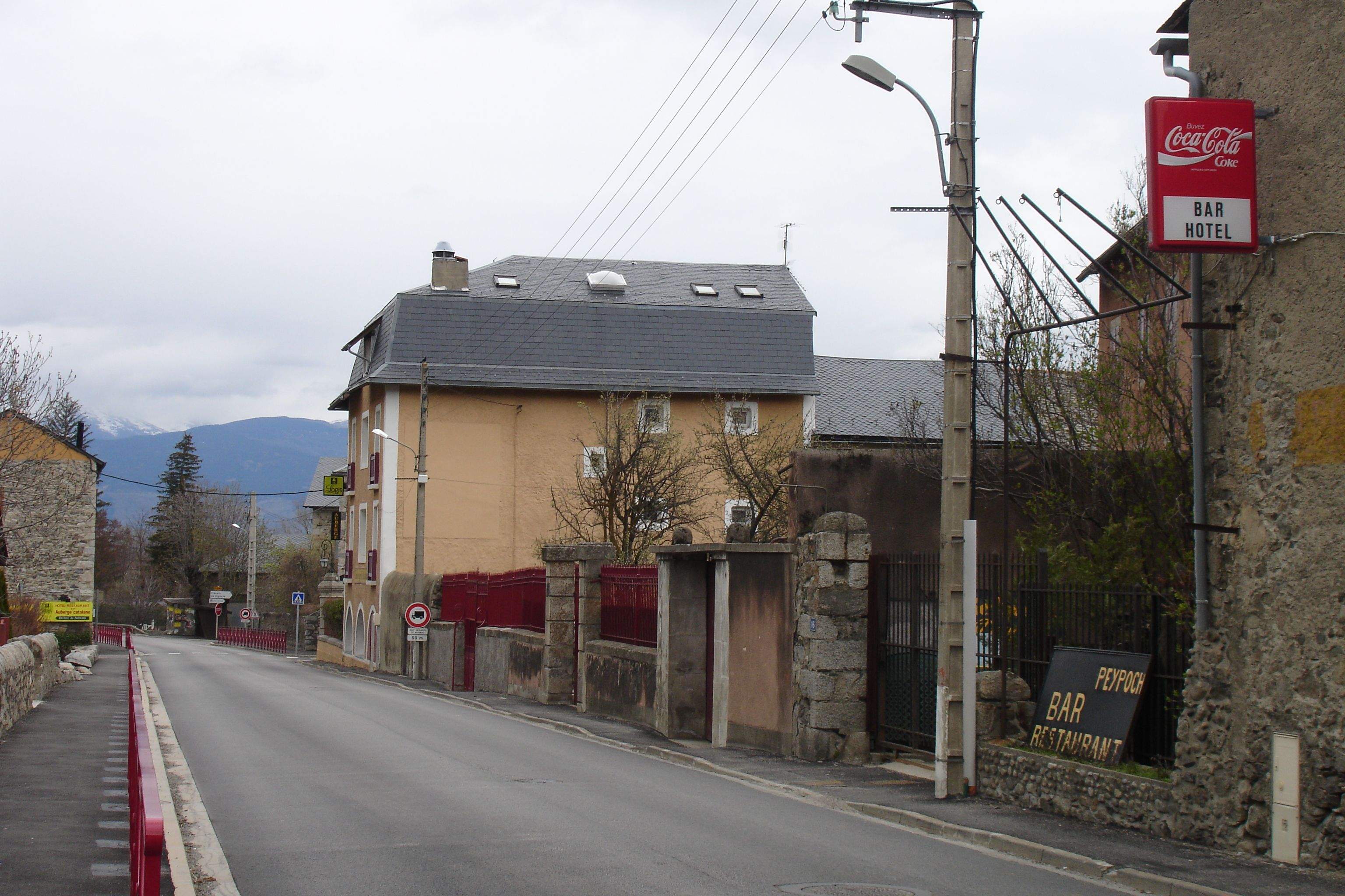 La RN 20 al seu pas per la Tor de Querol.