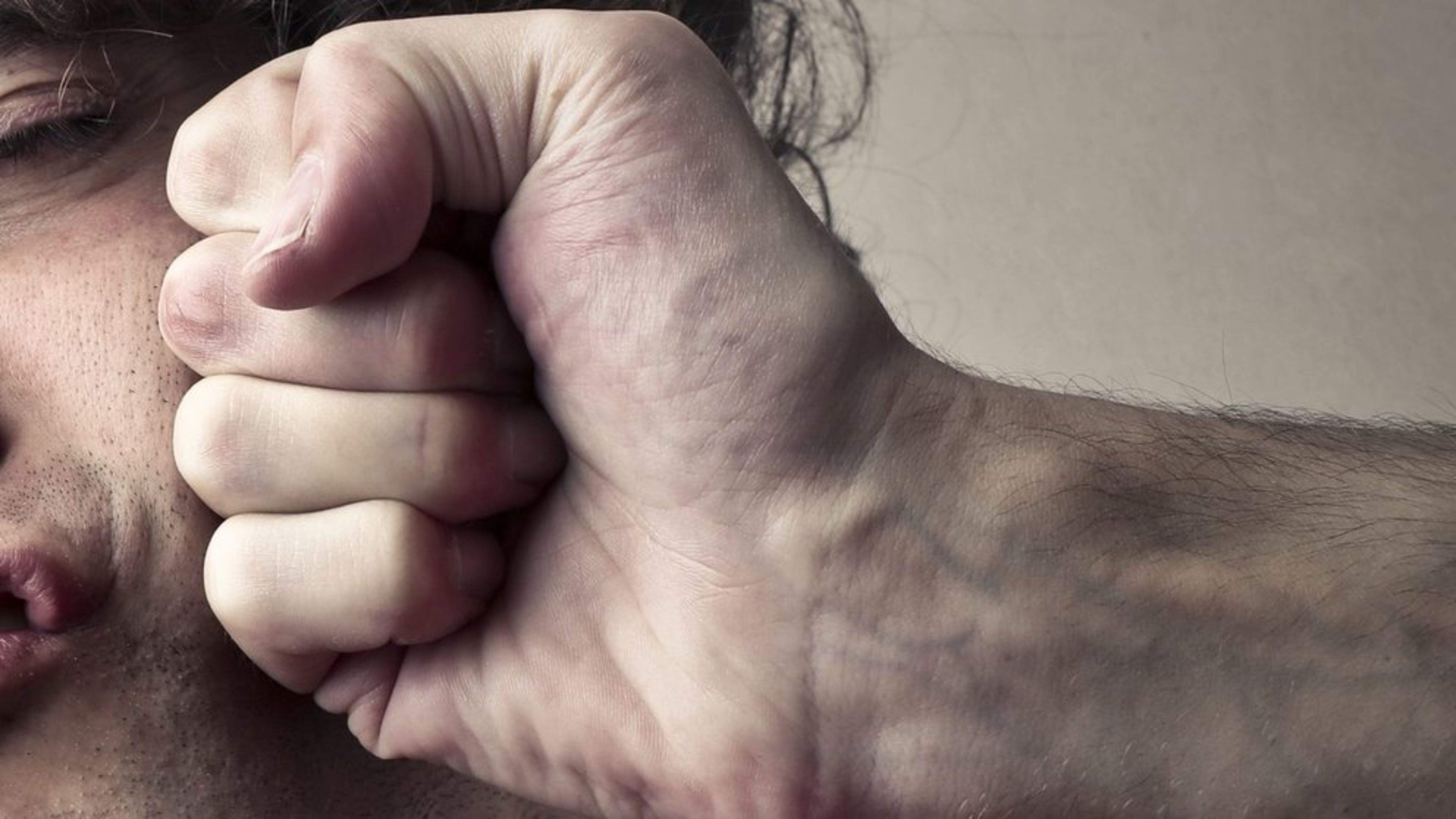 Un cop de puny al rostre.