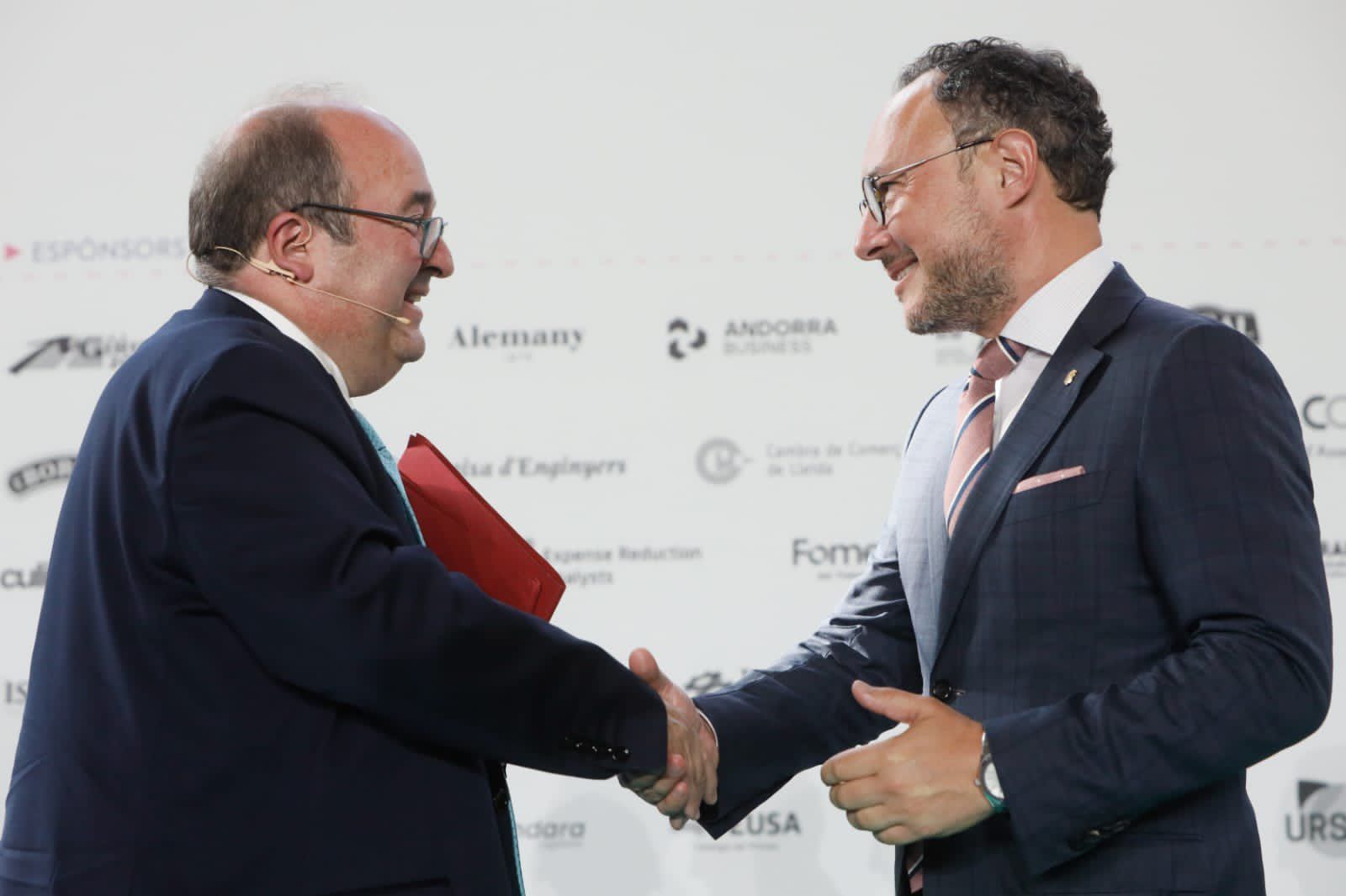 Miquel Iceta i Xavier Espot han protagonitzat la clausura de la Trobada Empresarial del Pirineu. Miquel Iceta i Xavier Espot han protagonitzat la clausura de la Trobada Empresarial del Pirineu.