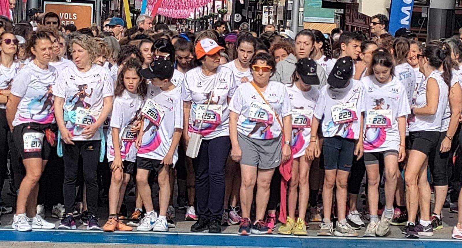 Els participants a punt de prendre la sortida.