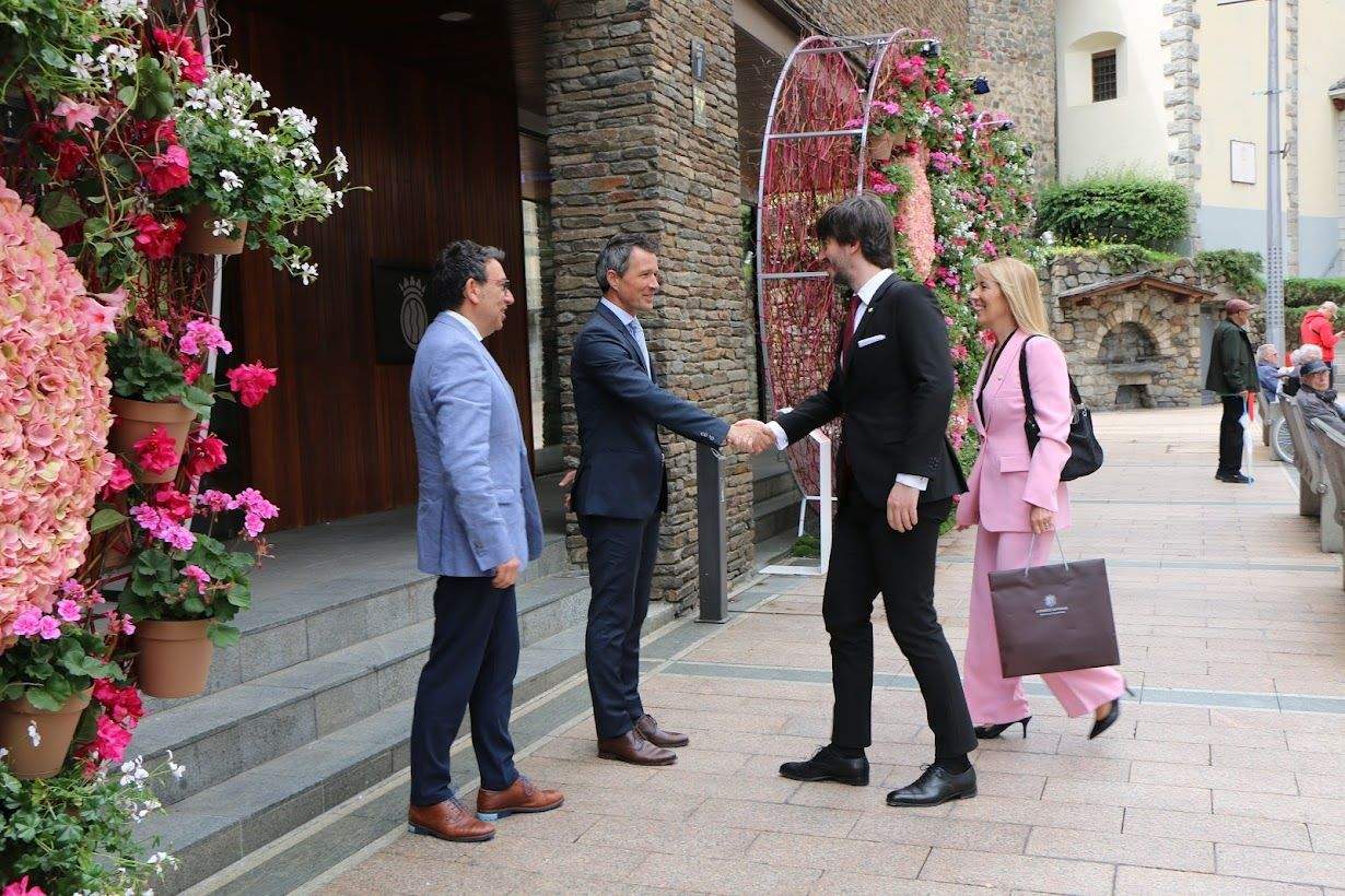 Canturri i Astrié reben Ensenyat i Codina aquest dilluns al comú d'Andorra la Vella.