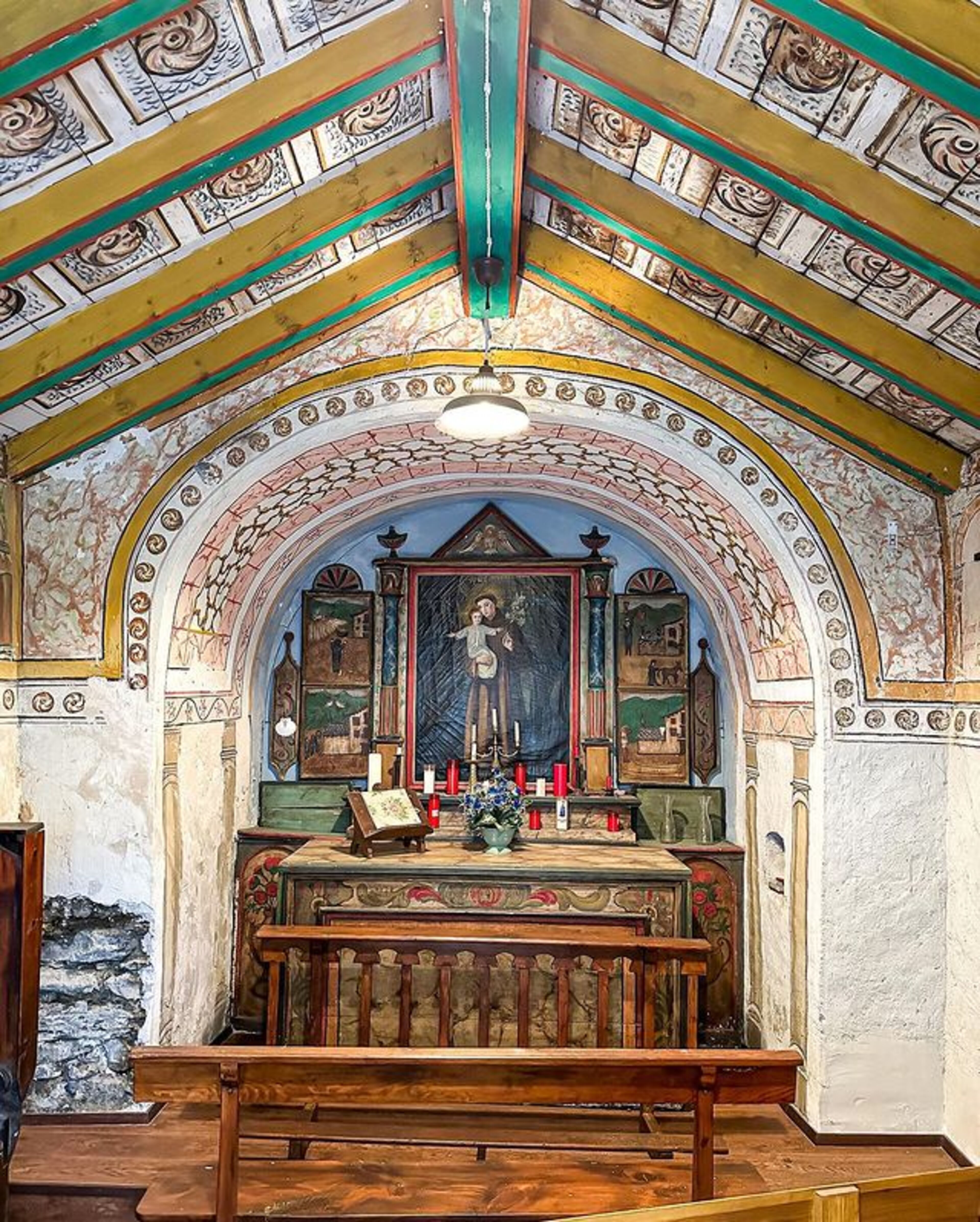Una imatge de l'altar de l'església de Sant Antoni de l'Aldosa de Canillo.