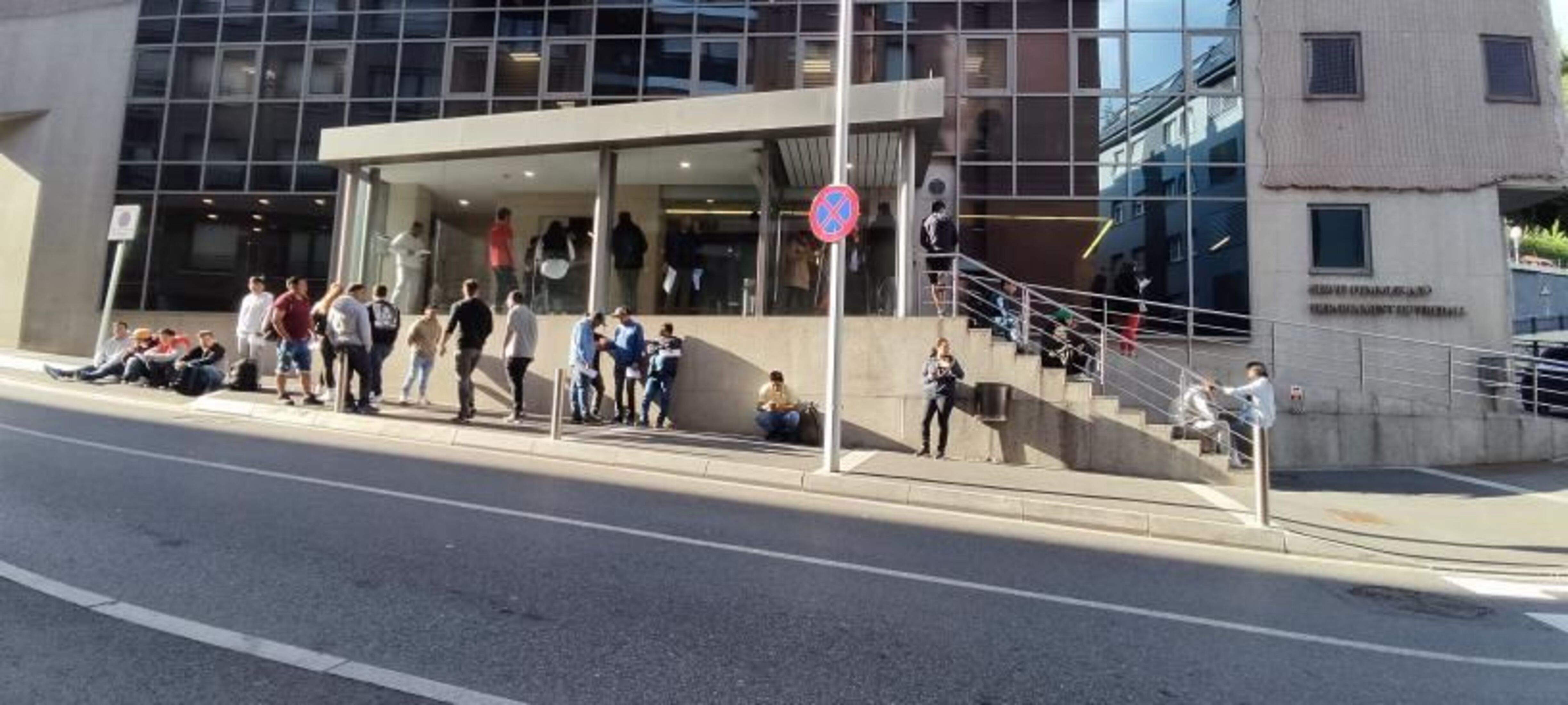 Cua a Immigració aquest dimarts.