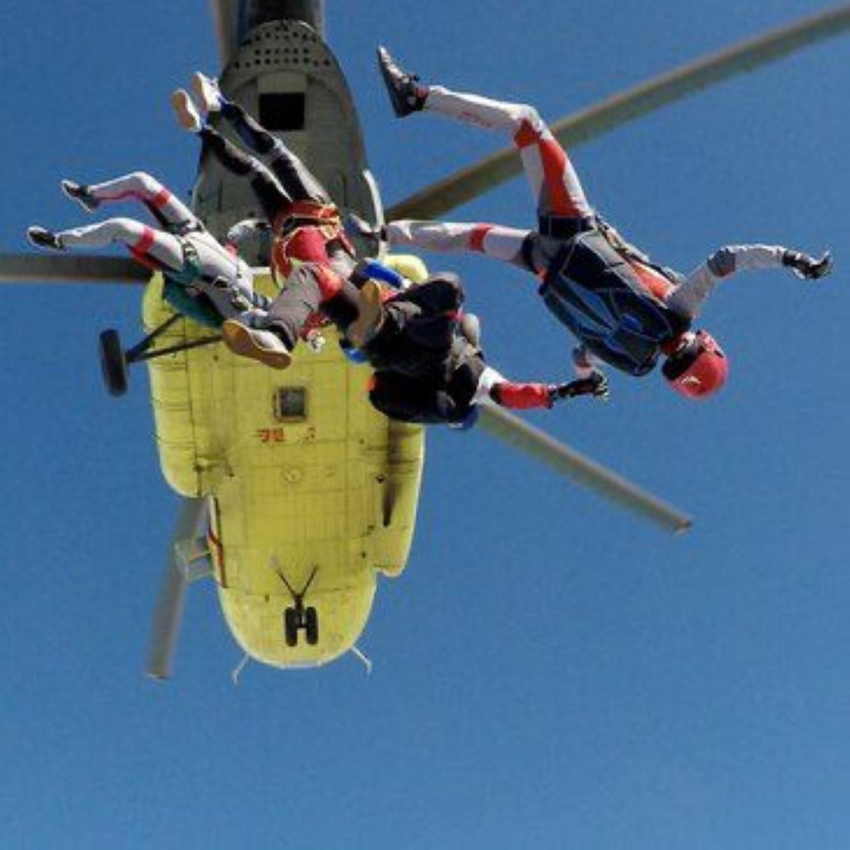 Imatge de la pàgina web d'una empresa que proposa salts en paracaigudes a Andorra.