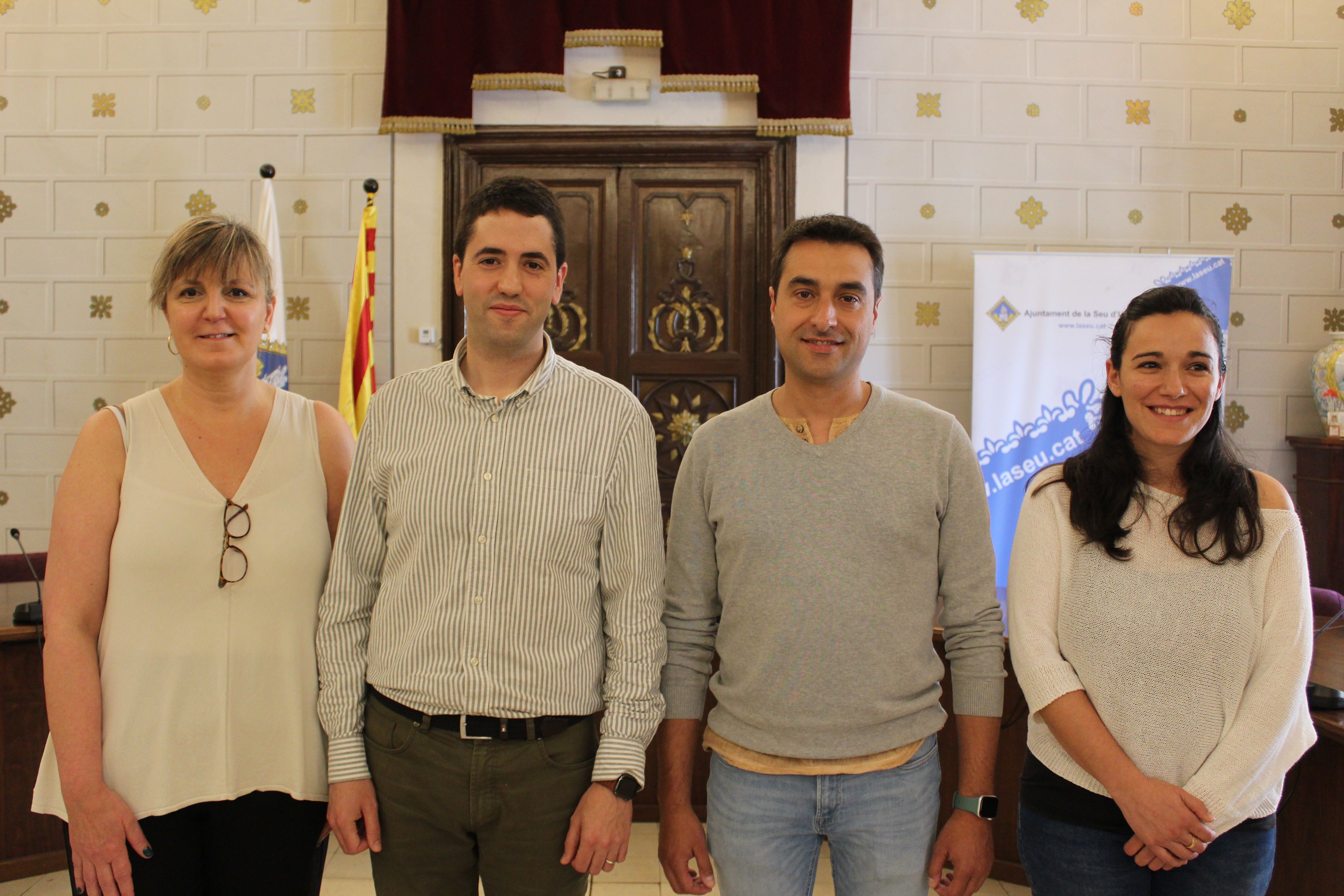 Gemma Tó, Joan Barrera (alcalde), David Servat i Cristina Moreno durant la presentació del cartipàs municipal.