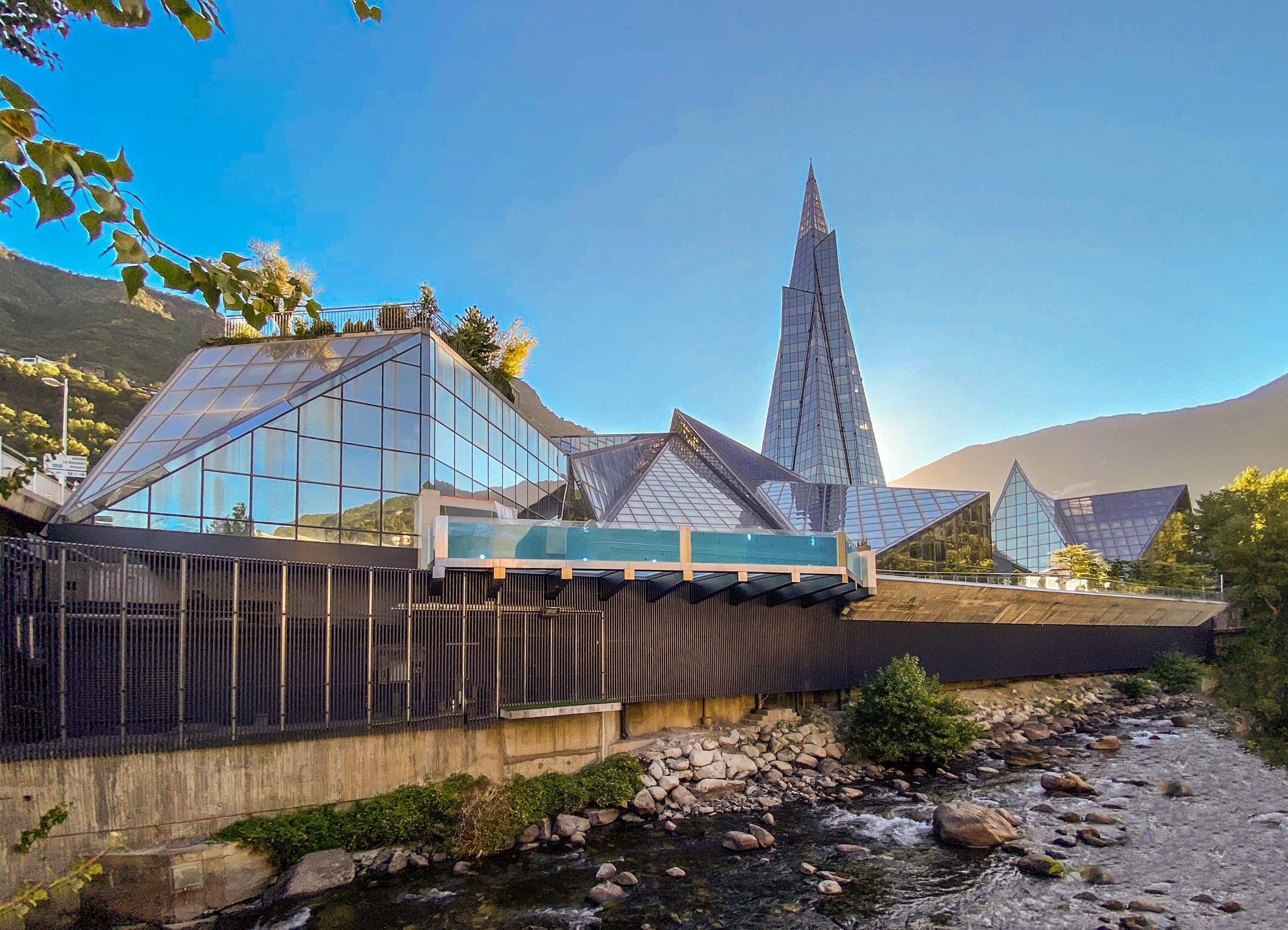 Una imatge exterior del termolúdic.