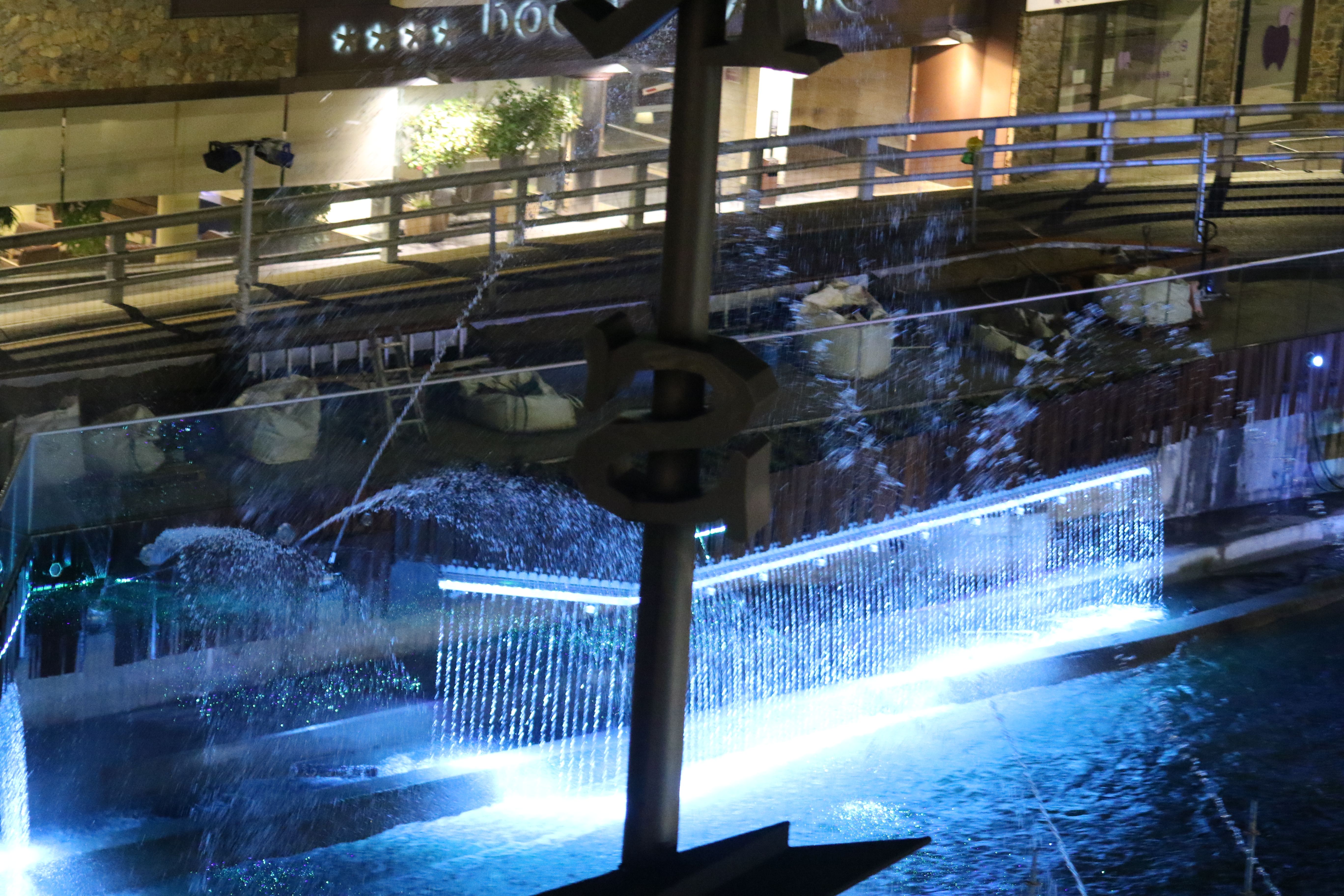 Tonalitats blaves en l'aigua. Tonalitats blaves en l'aigua.