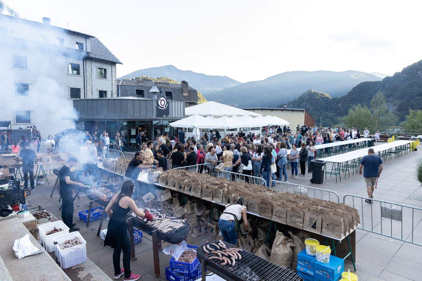Una imatge d'una edició anterior de la costellada al Prat de Call.