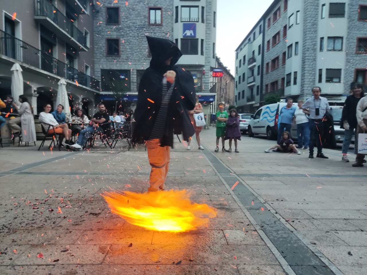 Un fallaire assajant aquesta tarda a la plaça de les Arcades.