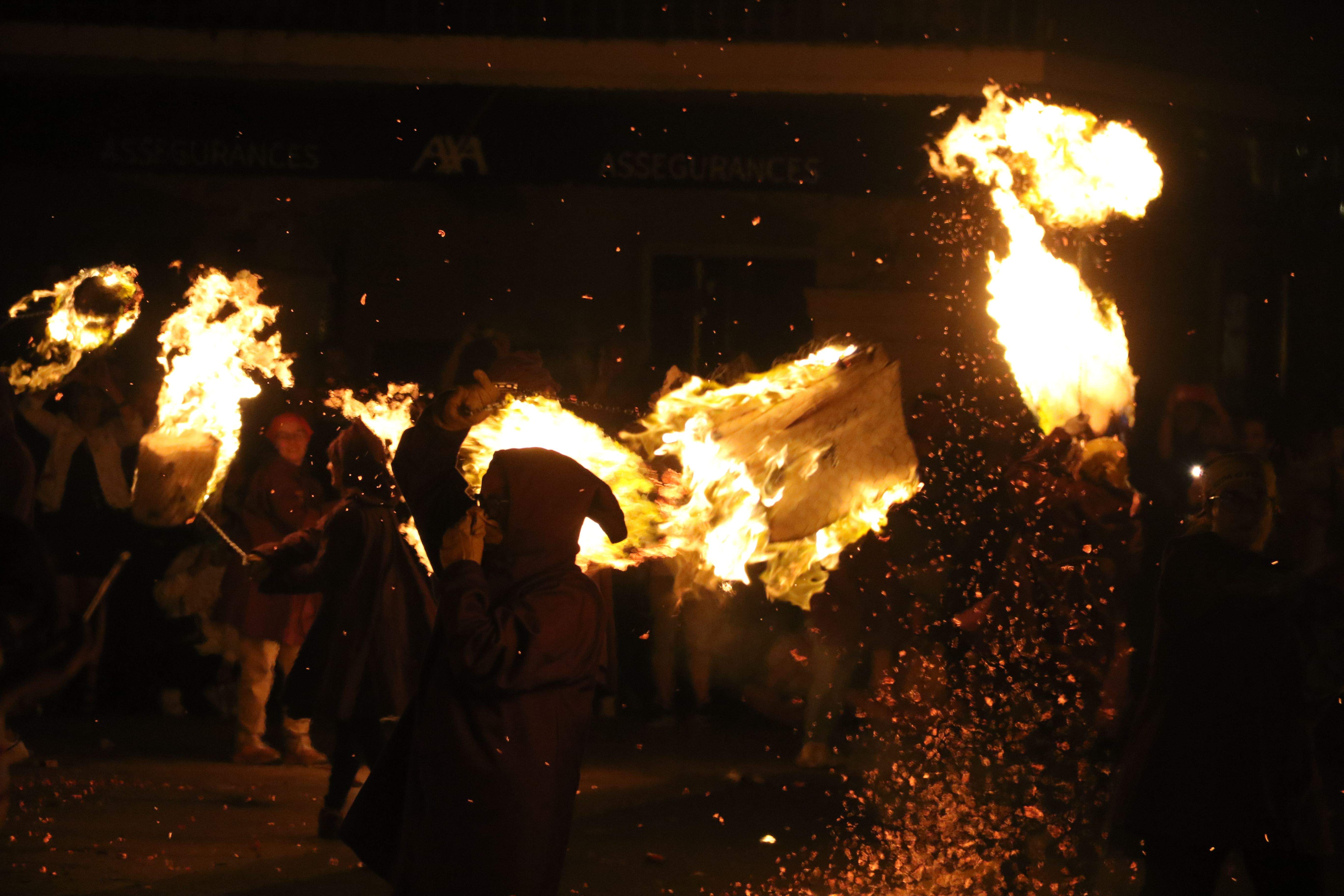 Rodant falles a la plaça Guillemó.