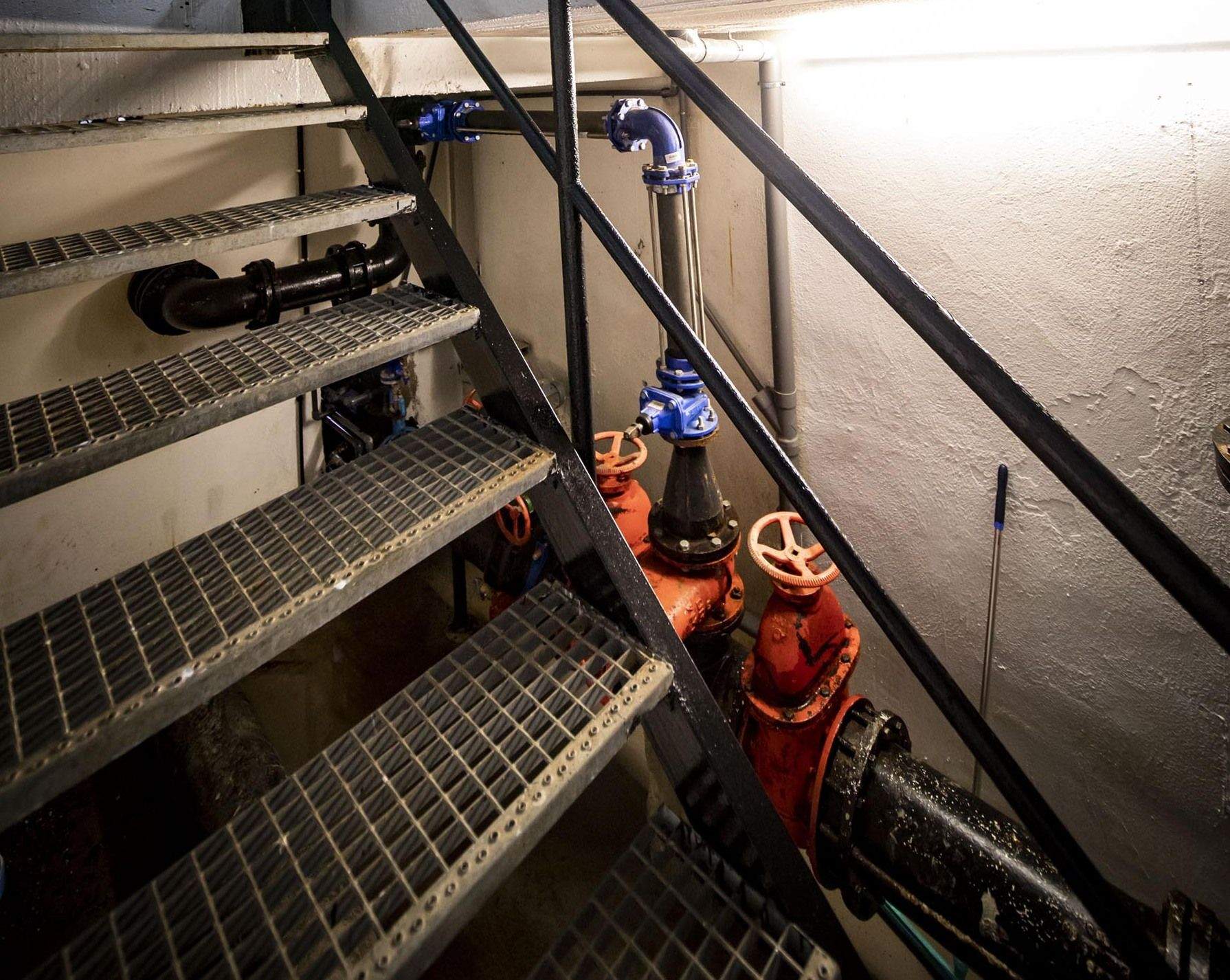 Instal·lacions del dipòsit de les Escaubelles, a Andorra la. Vella.