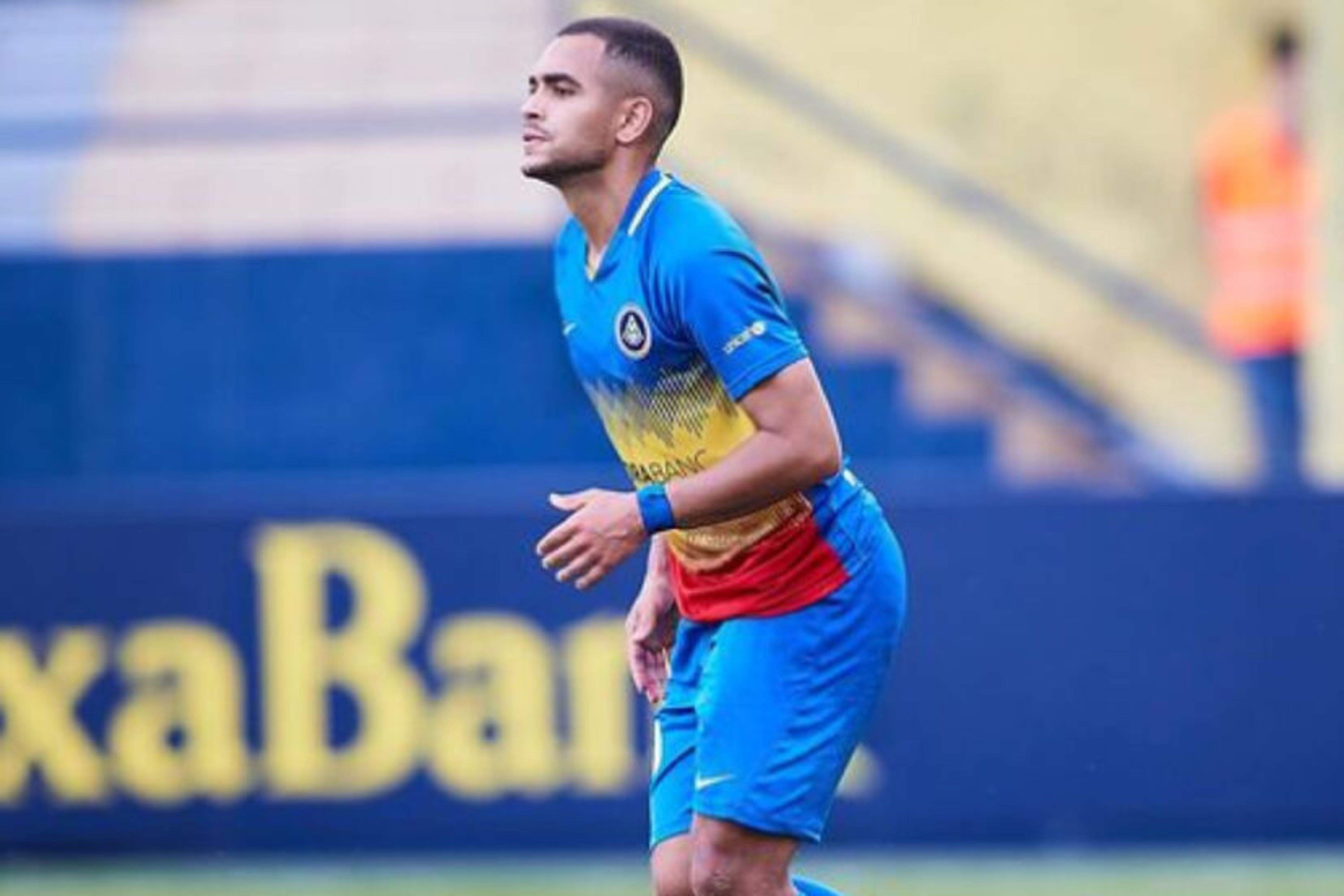 Moha amb la samarreta de l'Andorra.