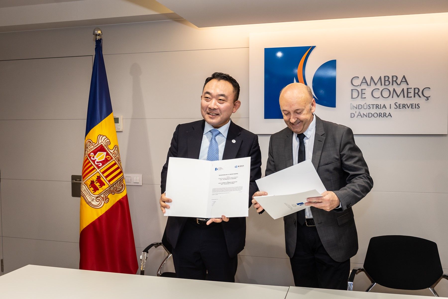 Signatura del MOU entre les dues cambres de comerç.