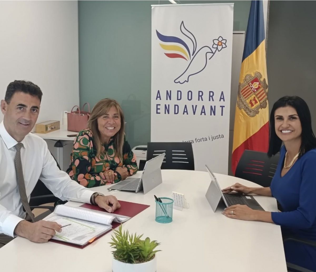 Marsol i Ferré durant la reunió sobre habitatge amb la consellera d'Andorra Endavant, Carine Montaner.
