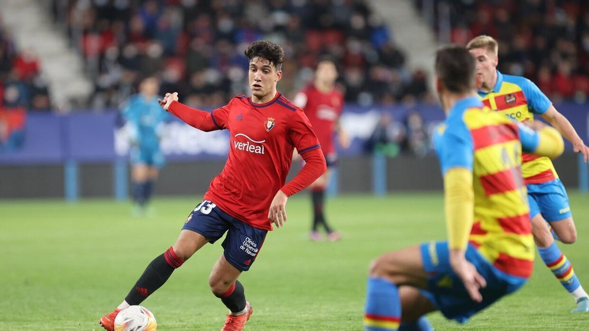 Iker Benito en un partit de l'Osasuna contra el Llevant.