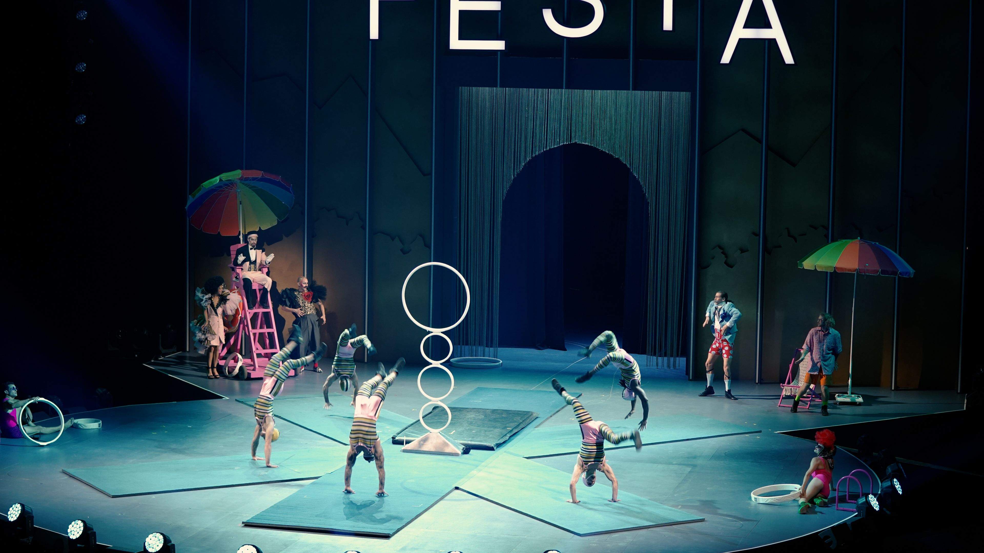 L'espectacle 'Festa' s'ha estrenat aquest dissabte a l'aparcament de Prada Casadet.