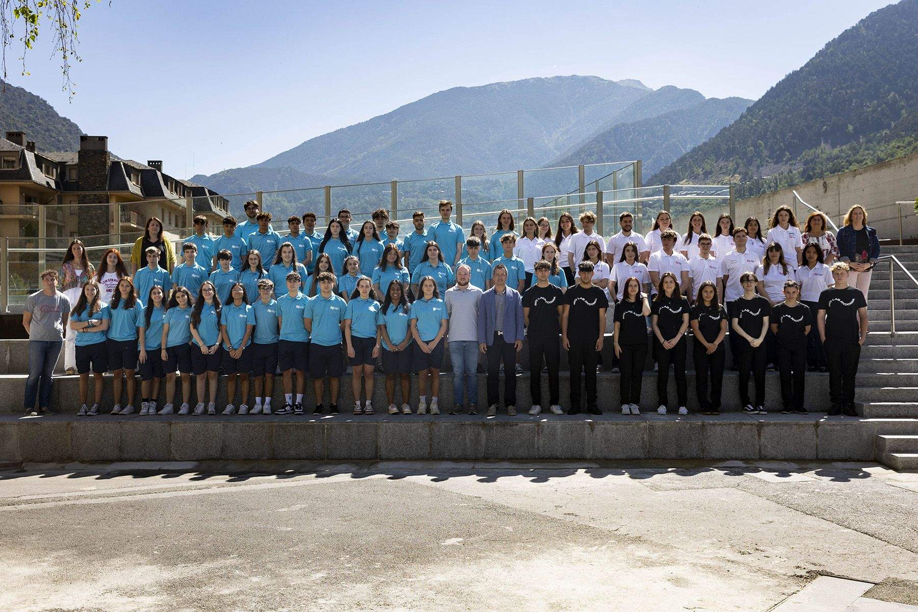 Fotografia de rigor de l'equip d'informadors turístics d'Andorra la Vella