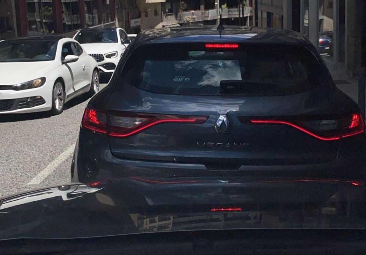 Vehicles aturats diumenge a la Baixada del Molí d'Andorra la Vella.