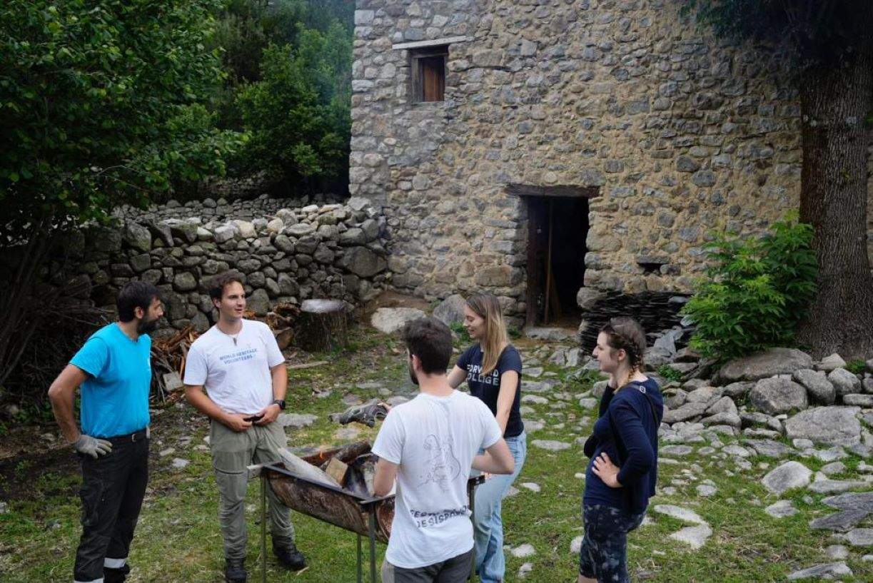 Cinc dels joves participants en la iniciativa.